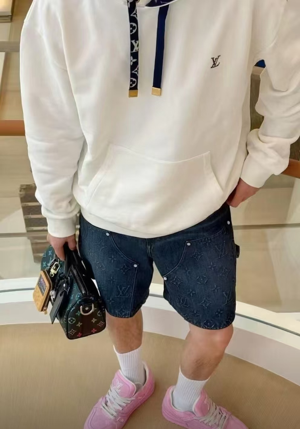 Louis Vuitton Bag BG868058