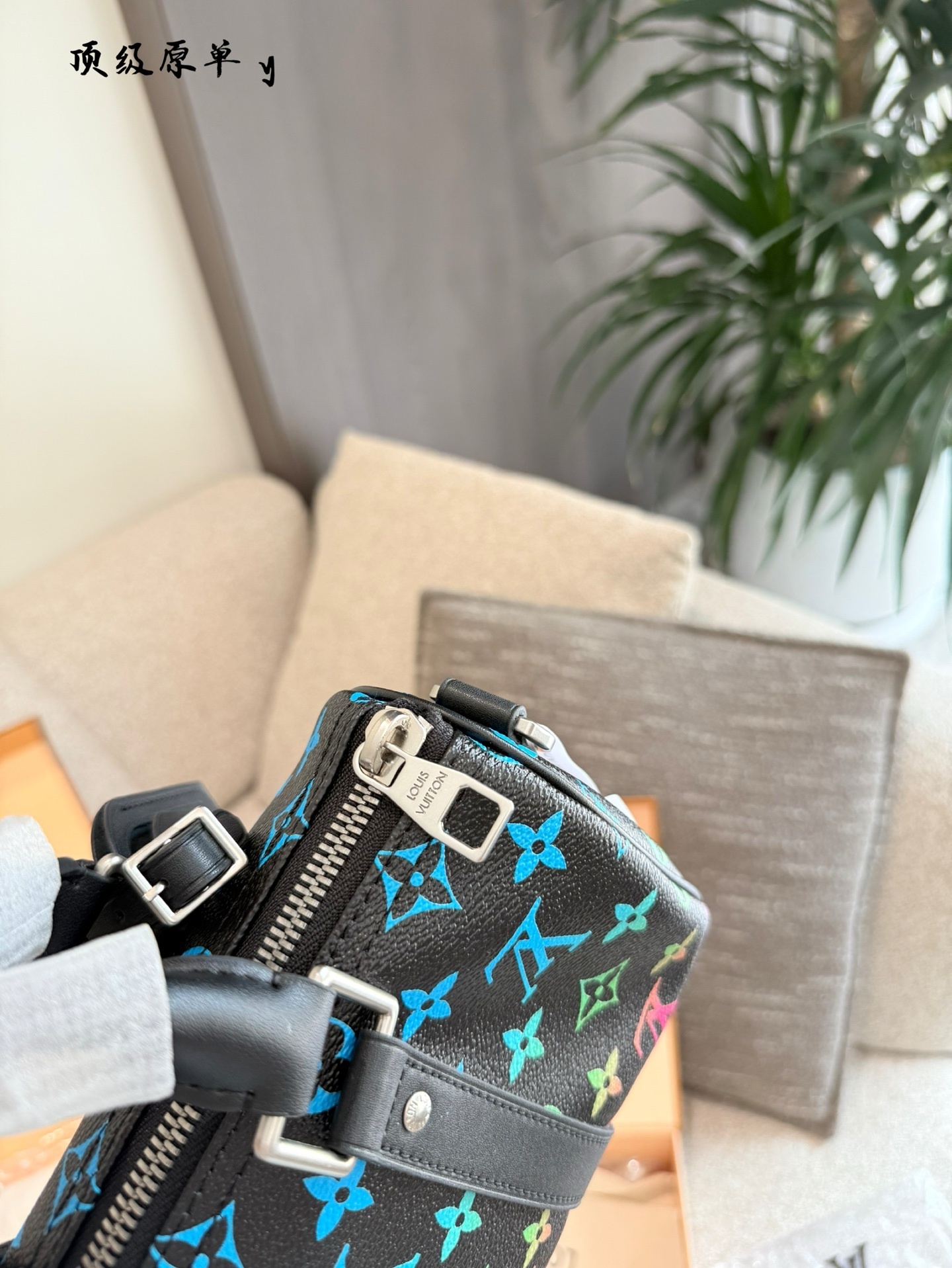 Louis Vuitton Bag BG868058