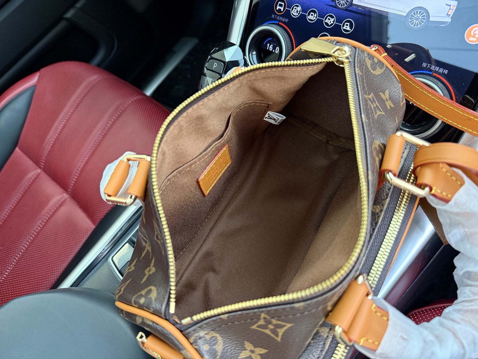 Louis Vuitton Bag BG868065