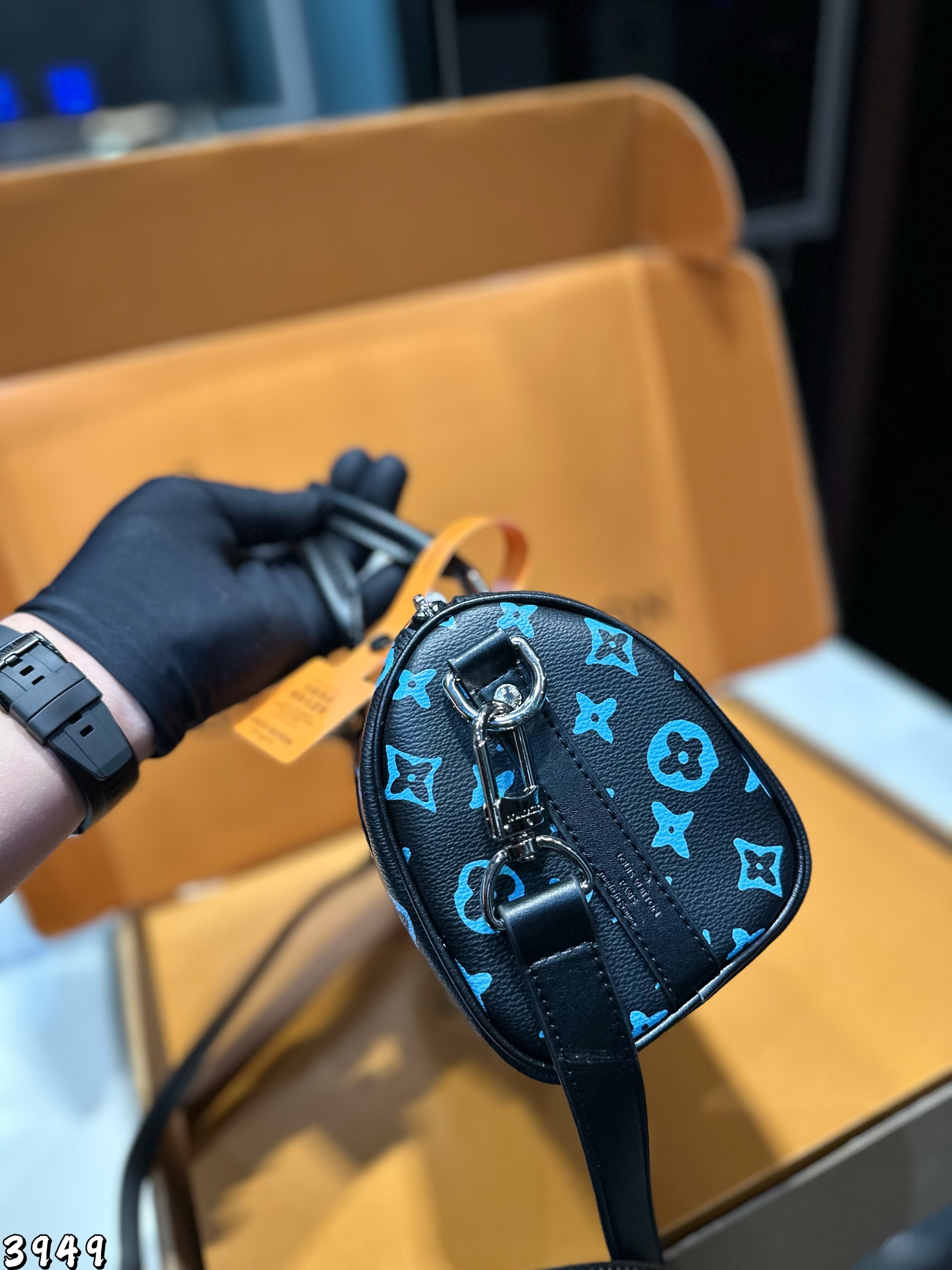 Louis Vuitton Bag BG868060