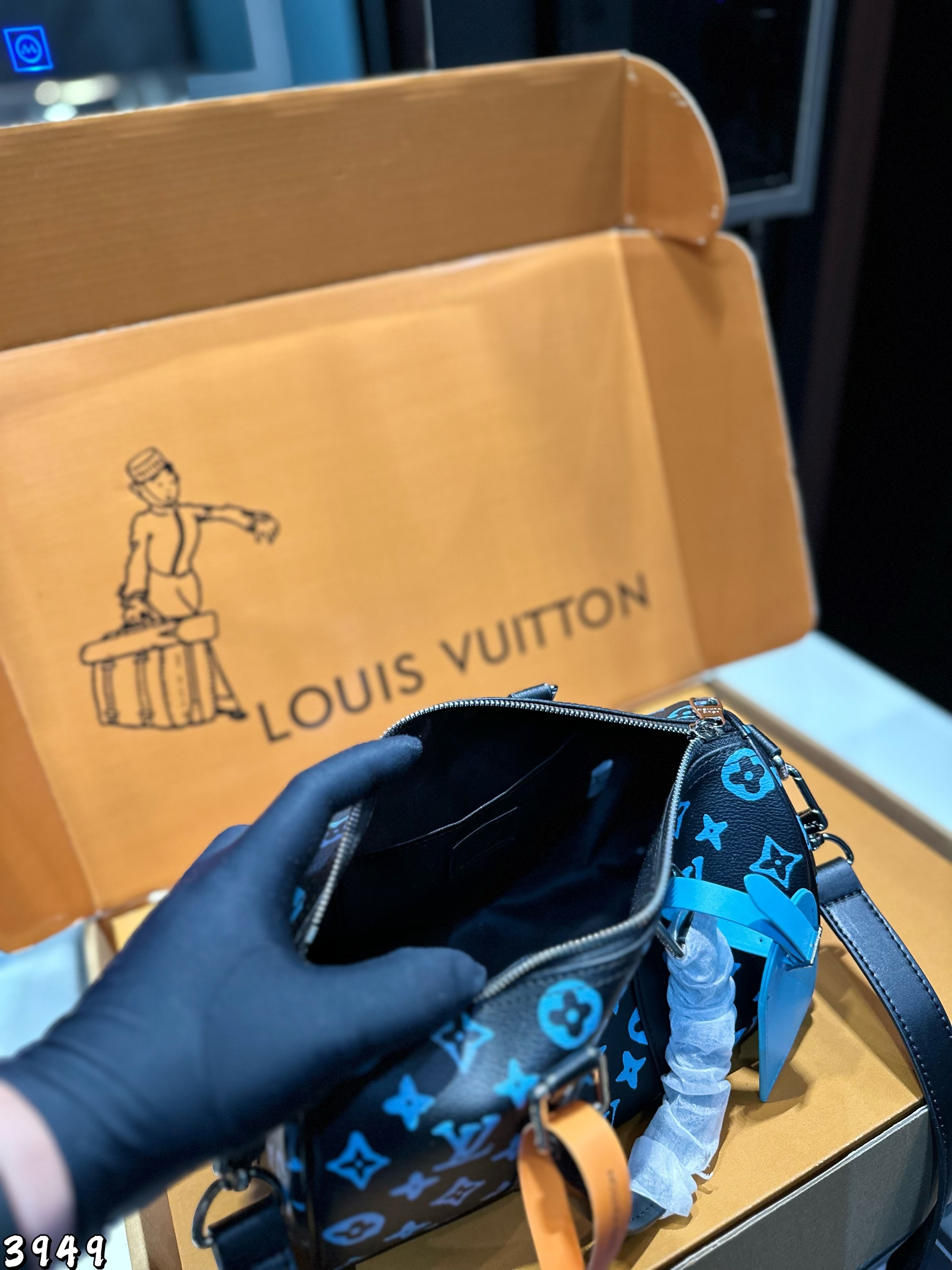 Louis Vuitton Bag BG868060