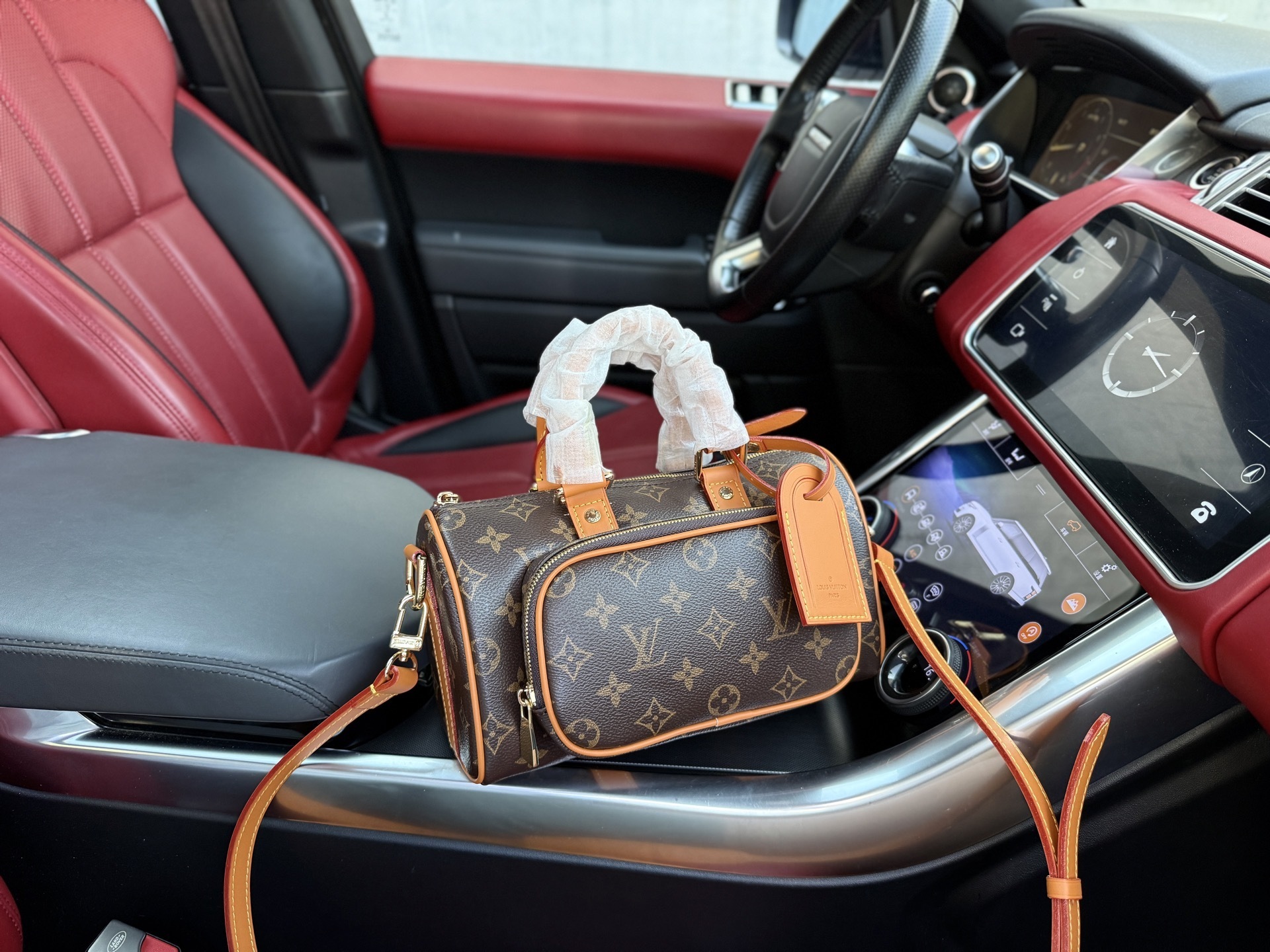 Louis Vuitton Bag BG868065