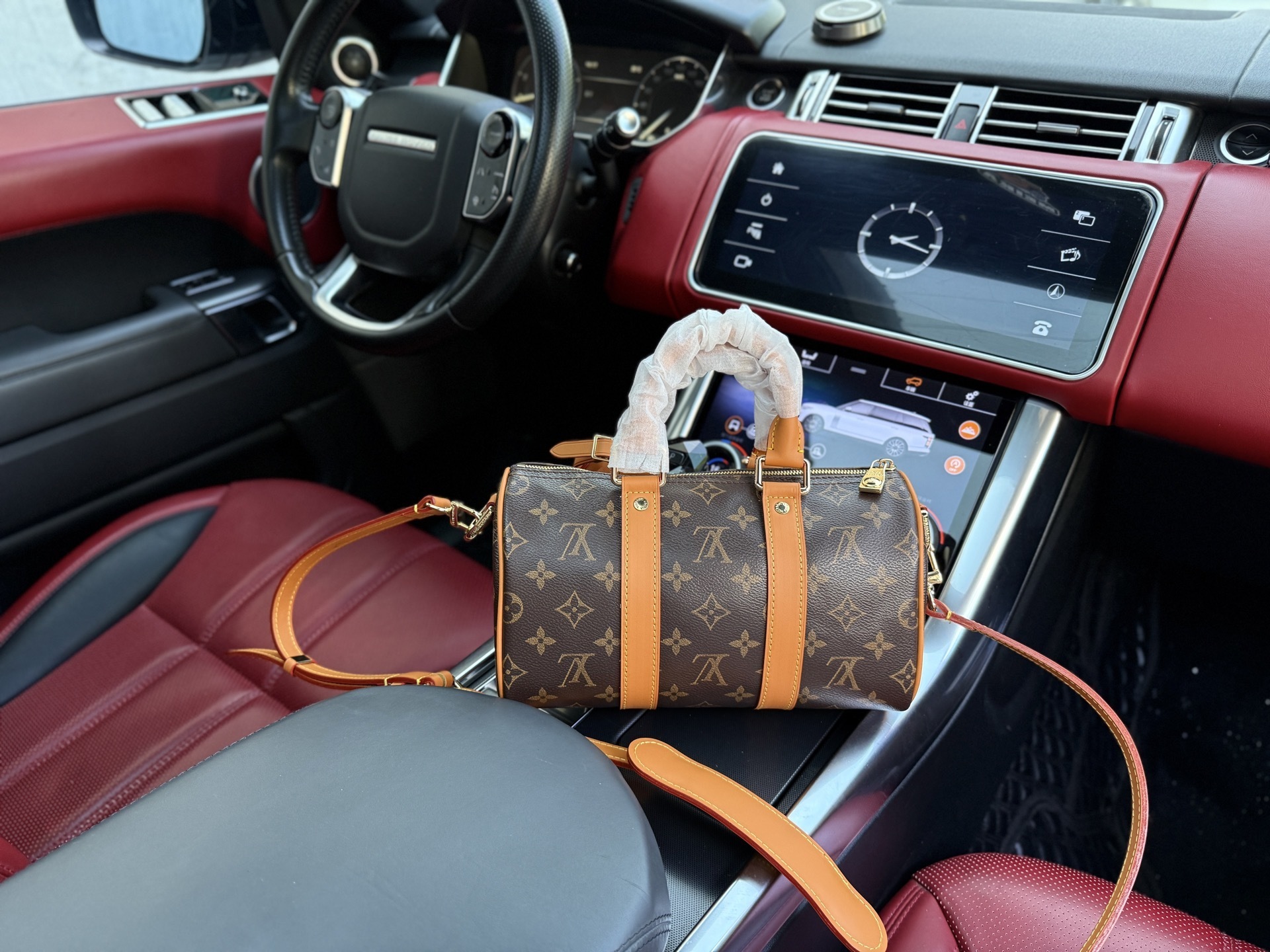 Louis Vuitton Bag BG868065