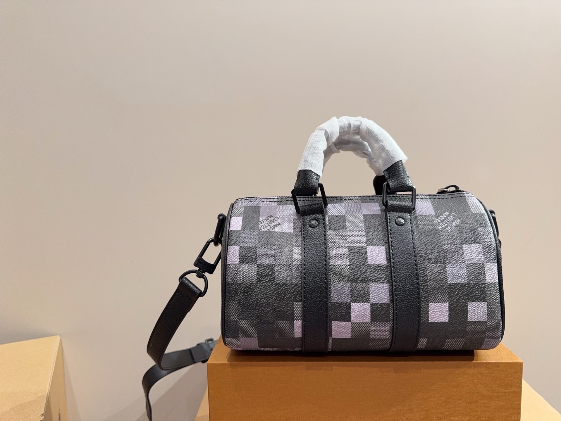Louis Vuitton Bag BG868052