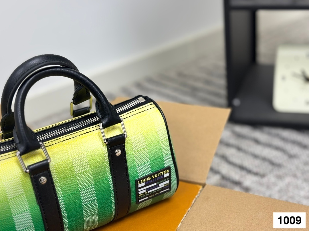 Louis Vuitton Bag BG868064