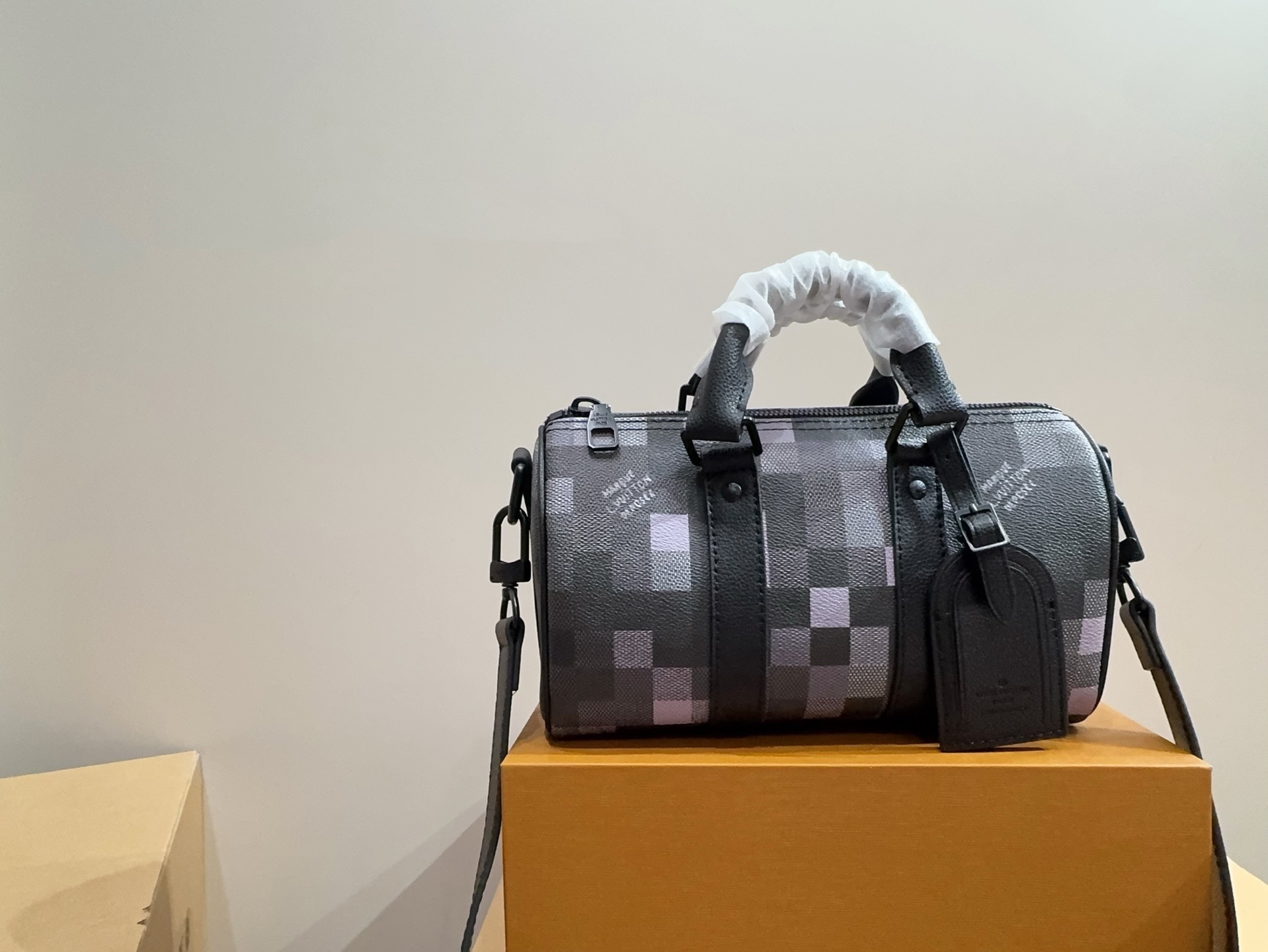 Louis Vuitton Bag BG868052