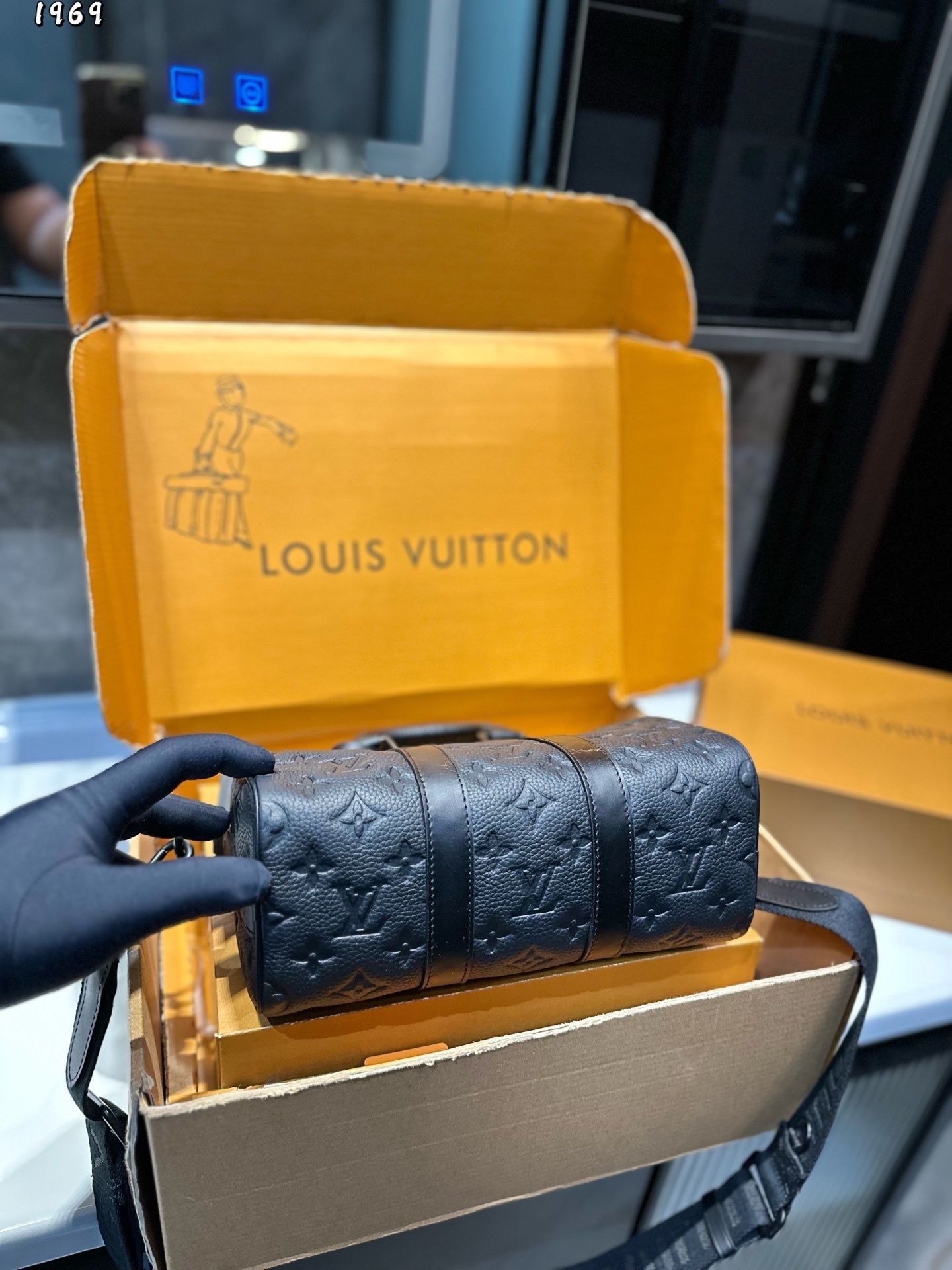 Louis Vuitton Bag BG868054