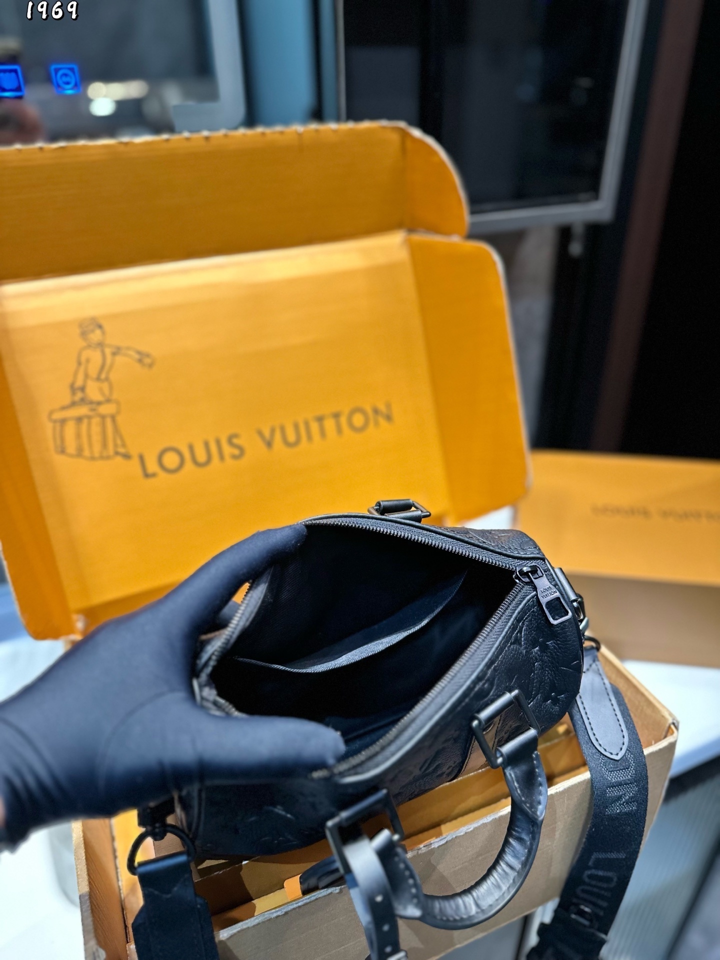 Louis Vuitton Bag BG868054