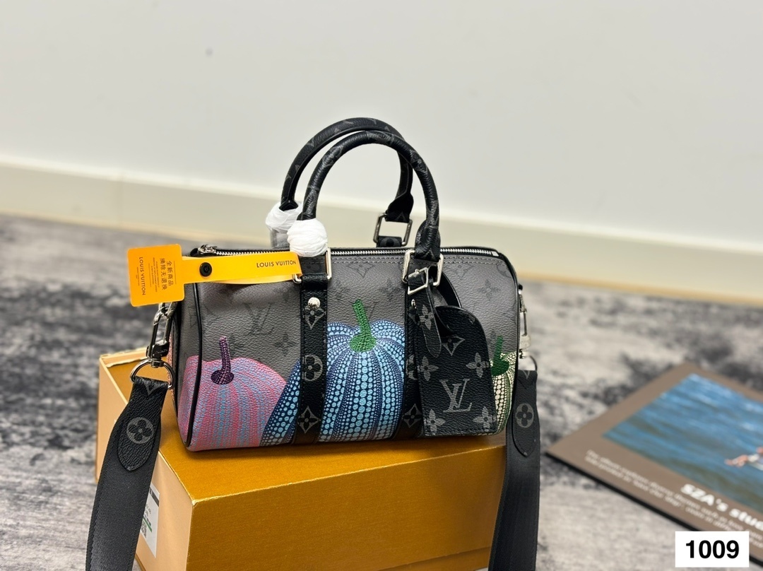 Louis Vuitton Bag BG868057