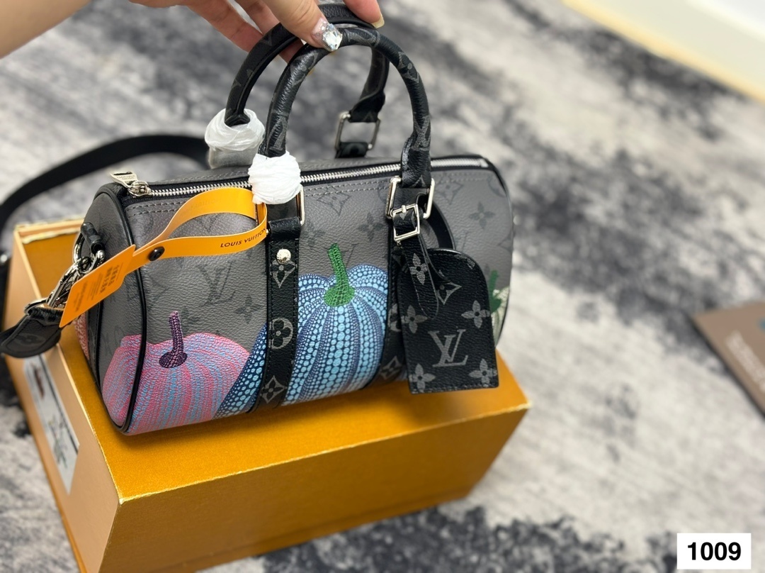 Louis Vuitton Bag BG868057