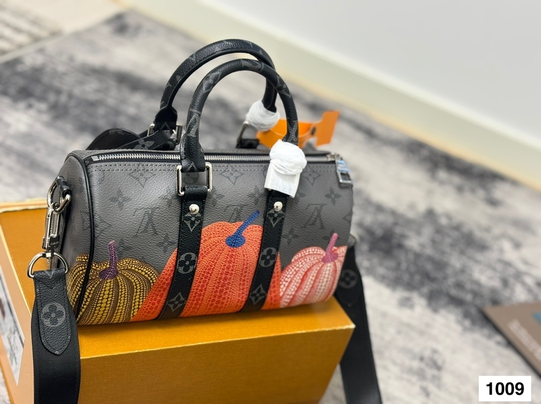 Louis Vuitton Bag BG868057