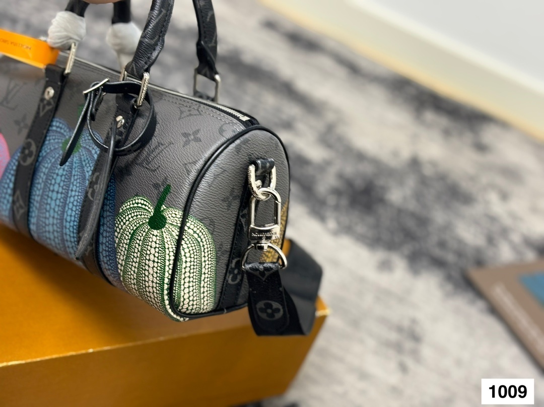 Louis Vuitton Bag BG868057