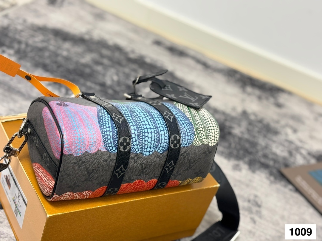 Louis Vuitton Bag BG868057