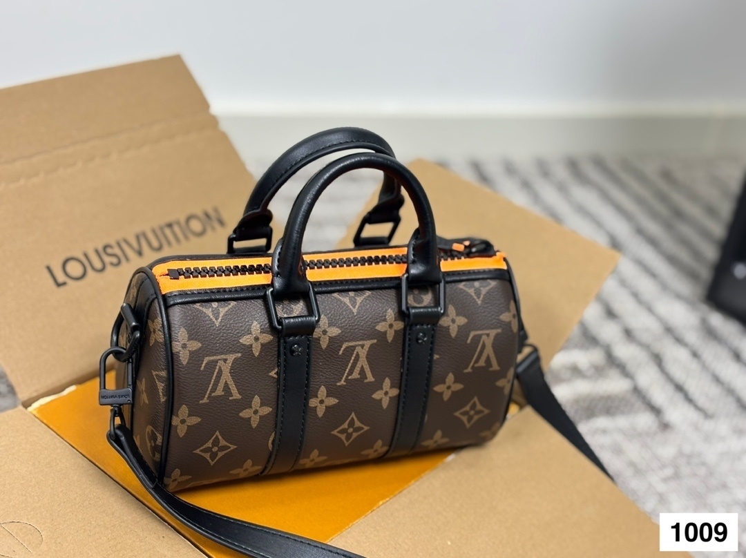 Louis Vuitton Bag BG868063