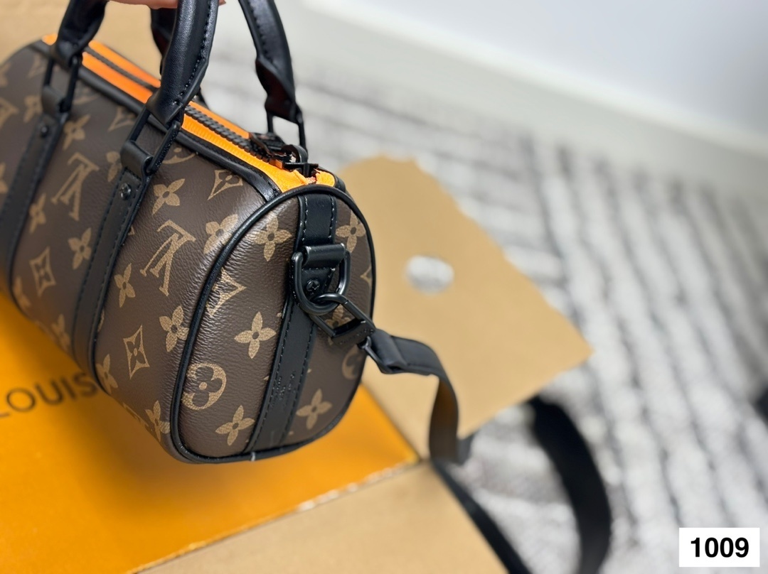 Louis Vuitton Bag BG868063