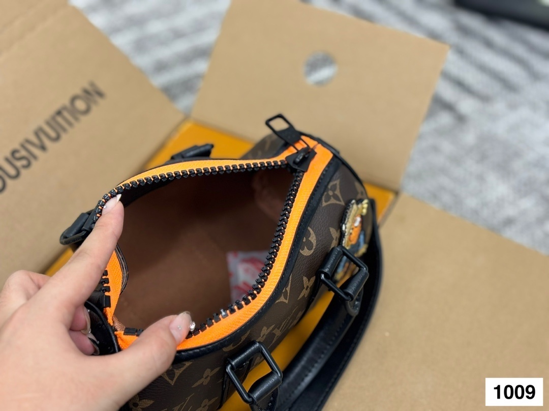 Louis Vuitton Bag BG868063