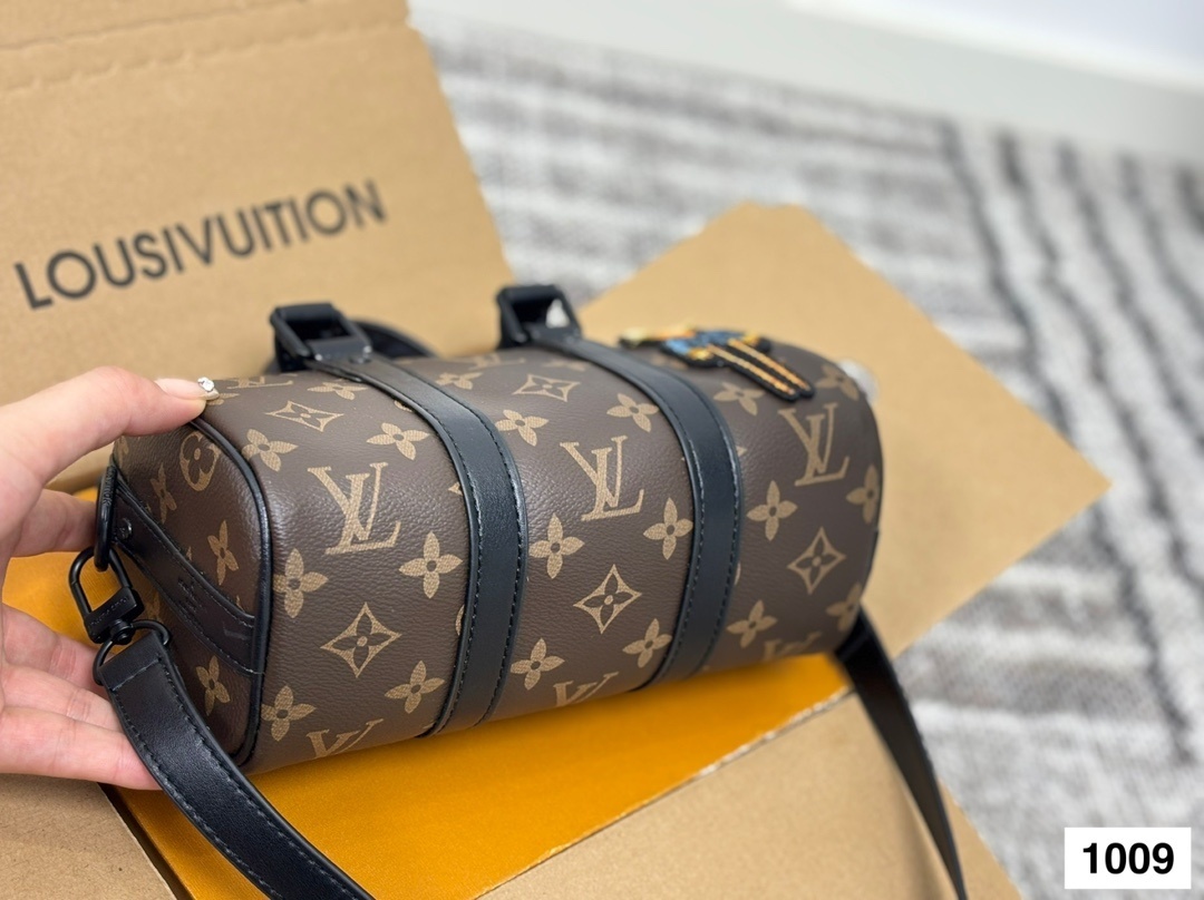 Louis Vuitton Bag BG868063