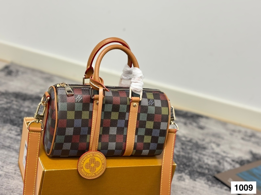 Louis Vuitton Bag BG868056