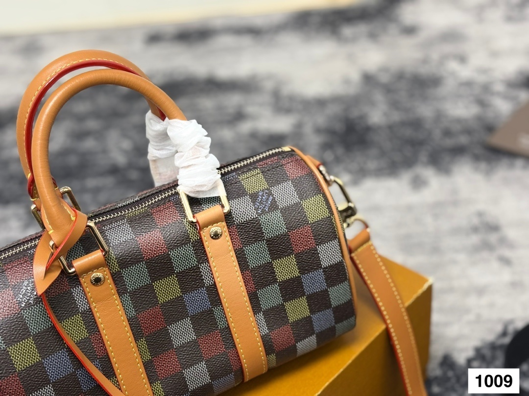 Louis Vuitton Bag BG868056