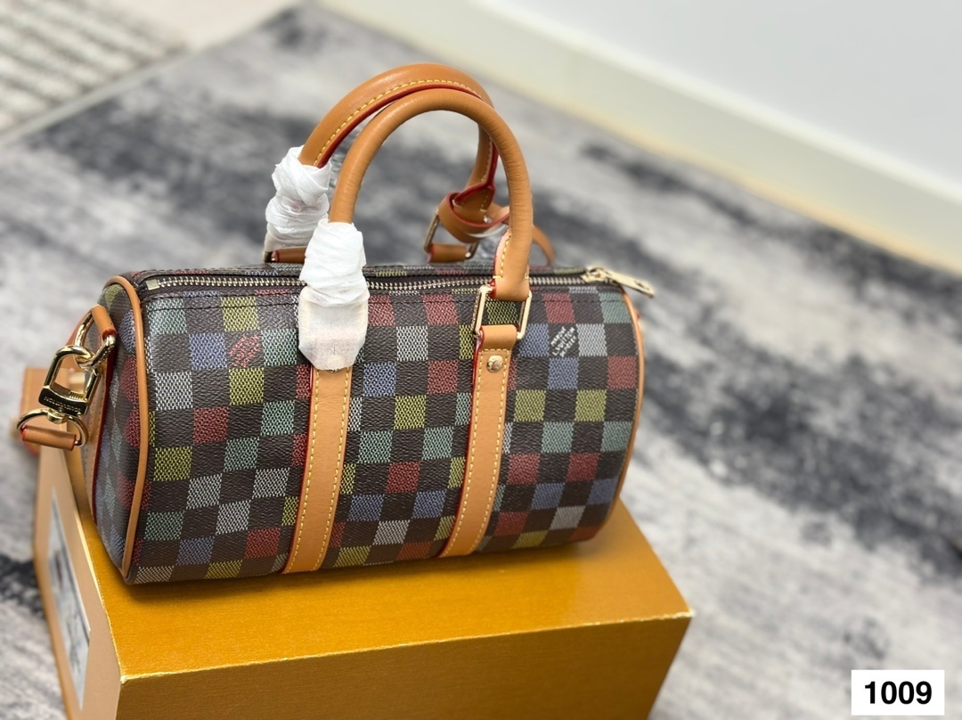 Louis Vuitton Bag BG868056