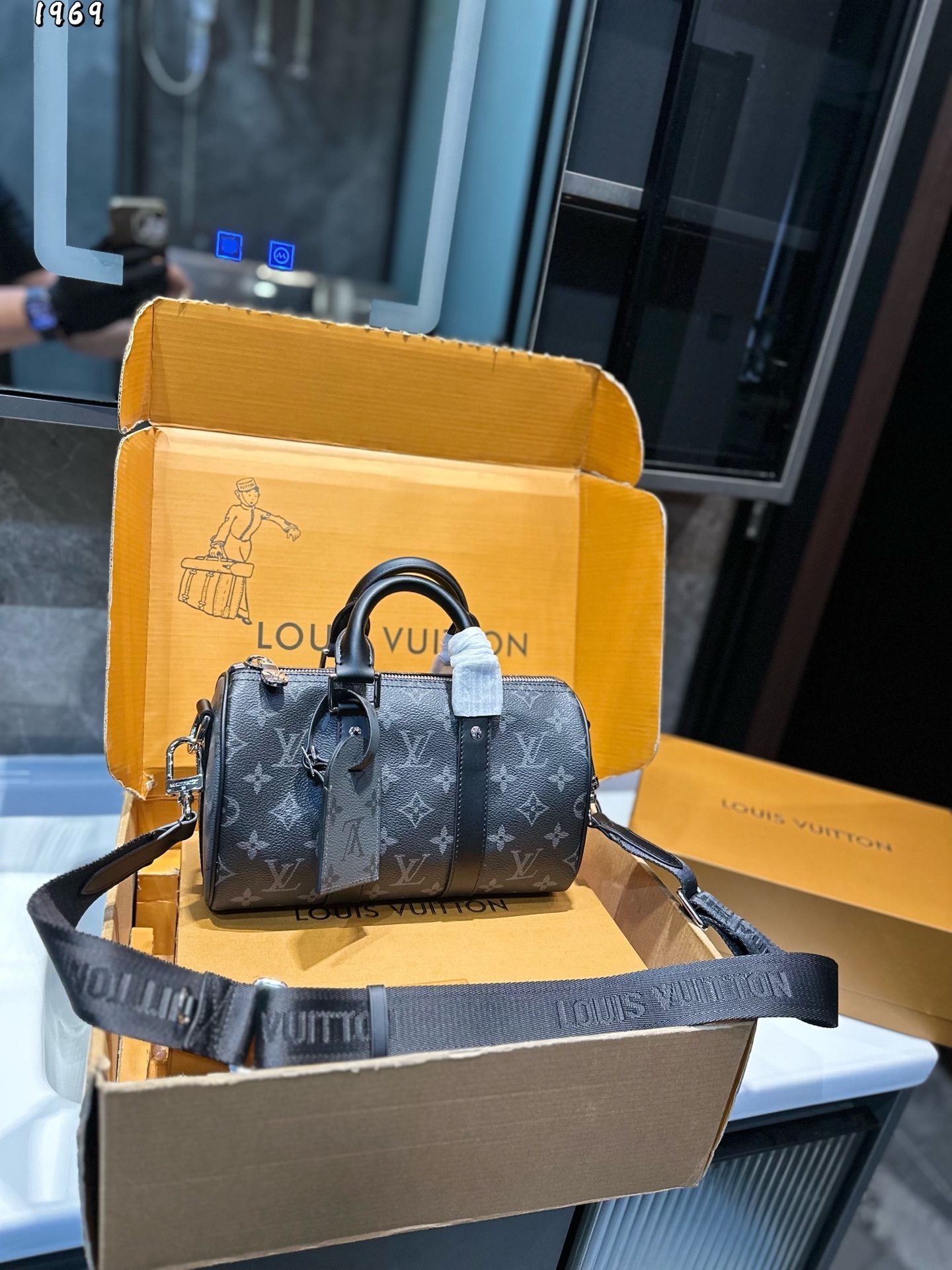 Louis Vuitton Bag BG868053