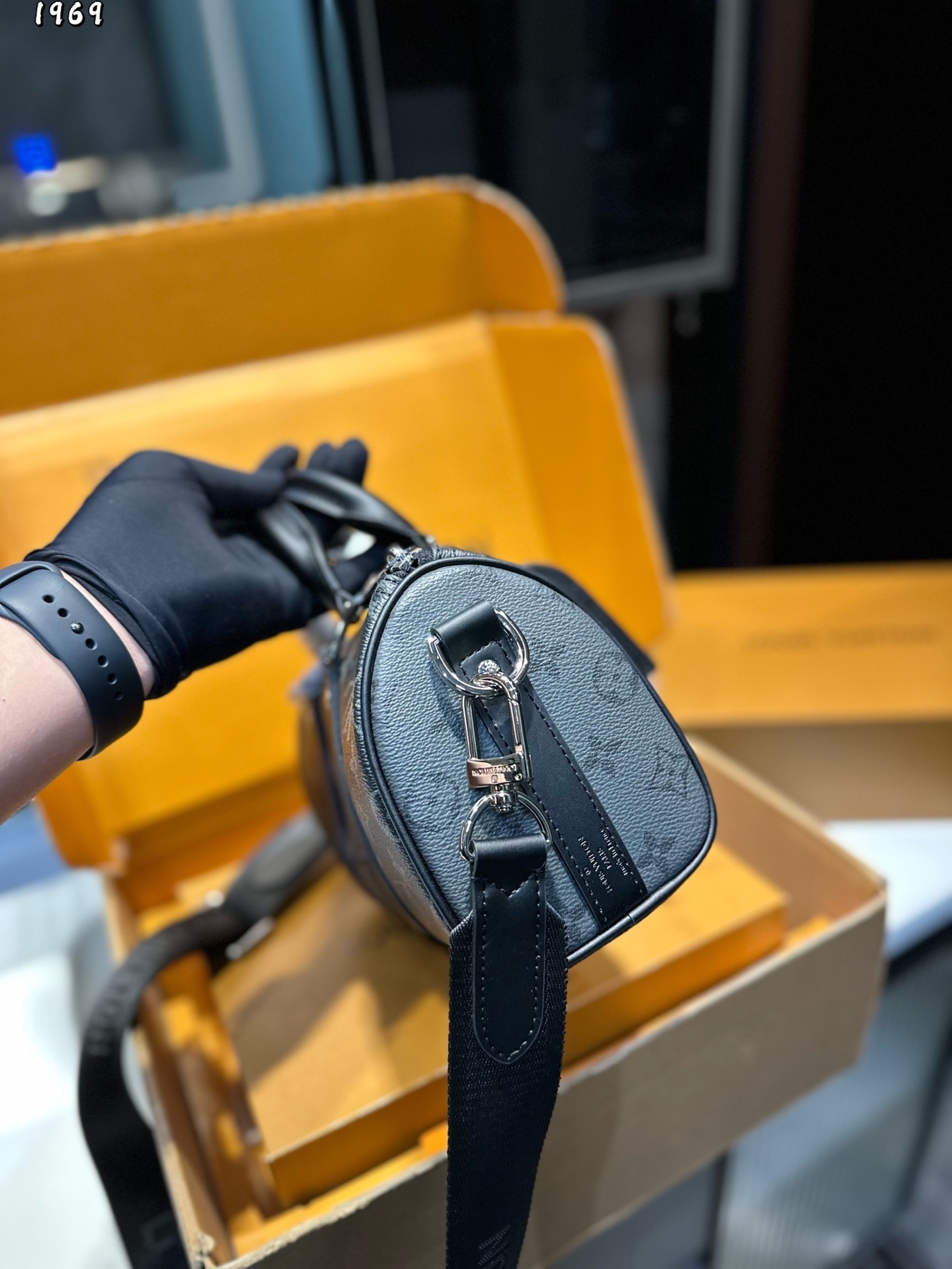 Louis Vuitton Bag BG868053