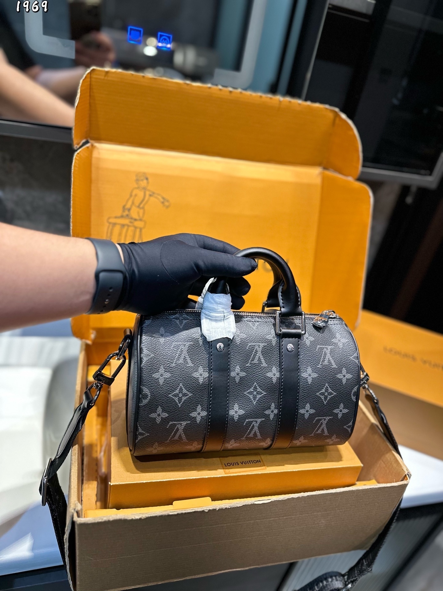 Louis Vuitton Bag BG868053