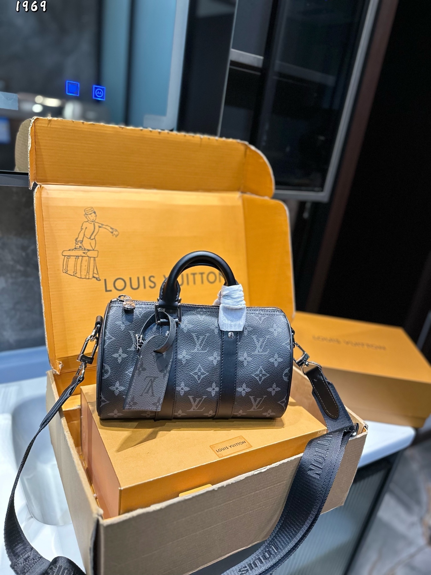 Louis Vuitton Bag BG868053