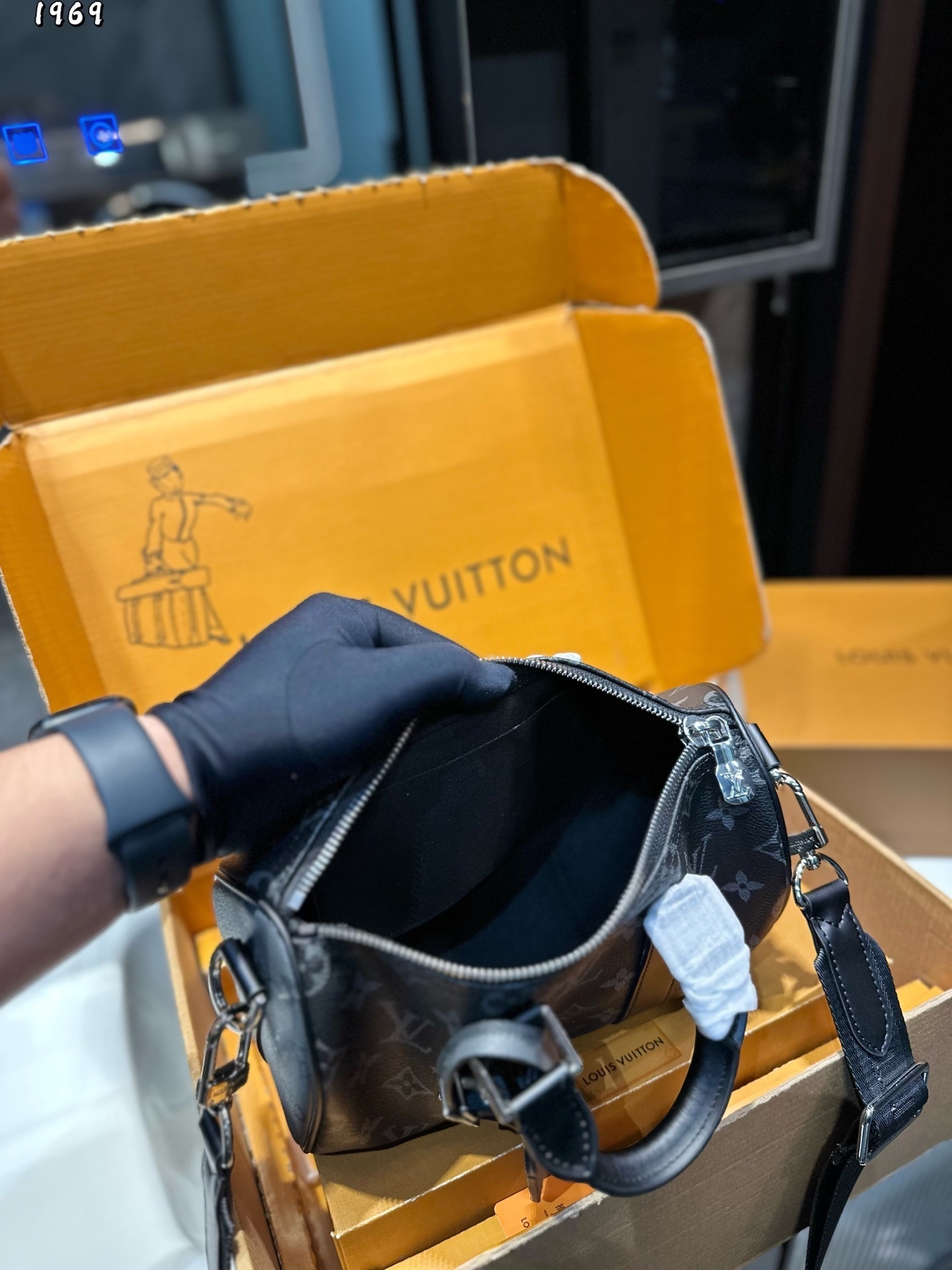Louis Vuitton Bag BG868053