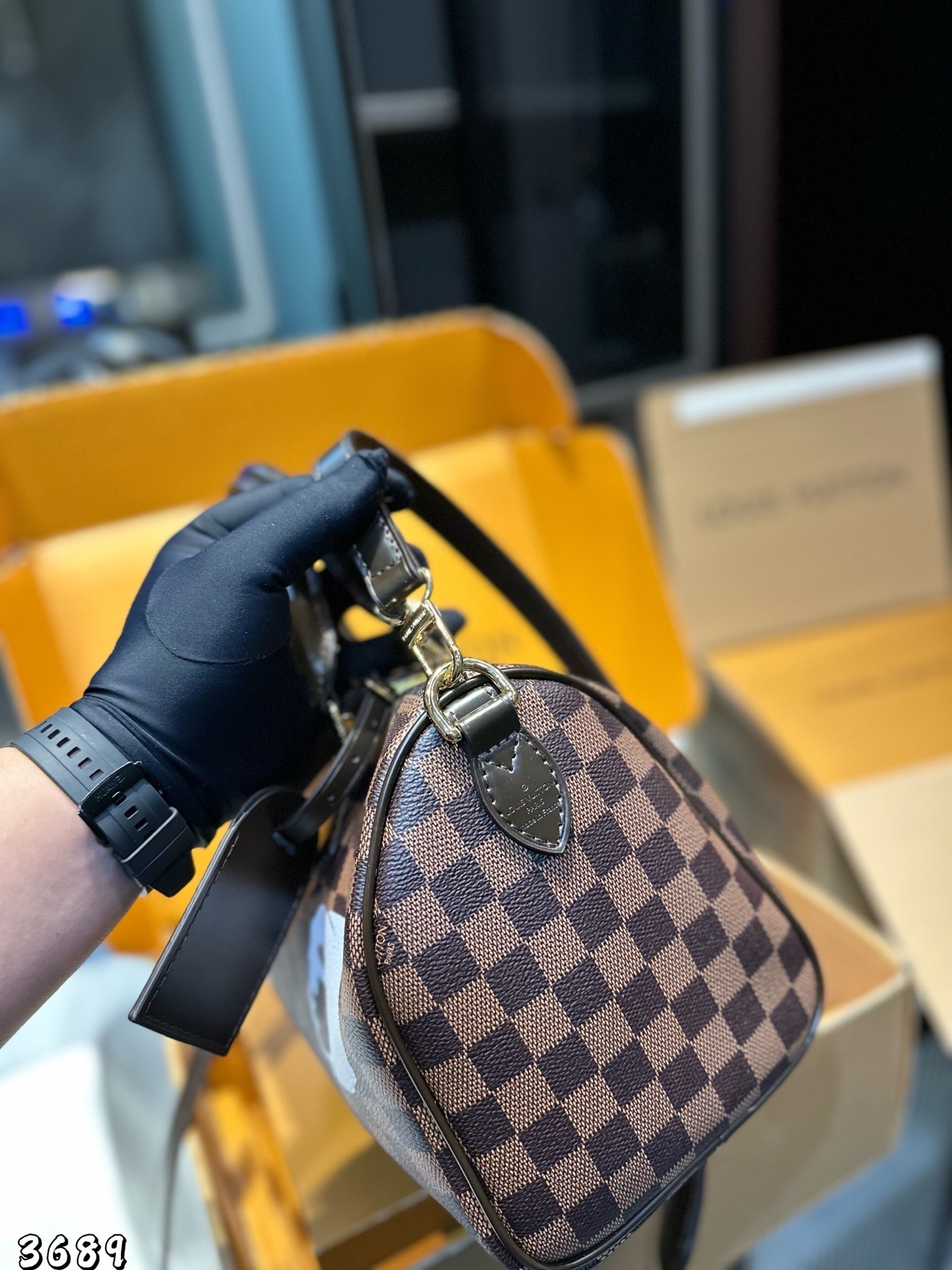 Louis Vuitton Bag BG868059
