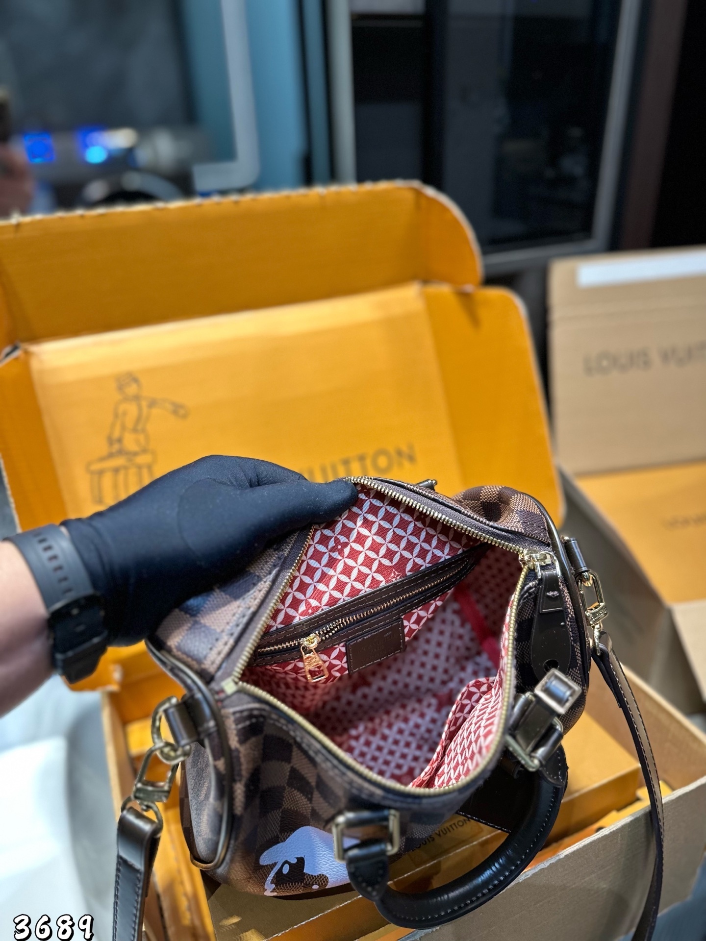 Louis Vuitton Bag BG868059