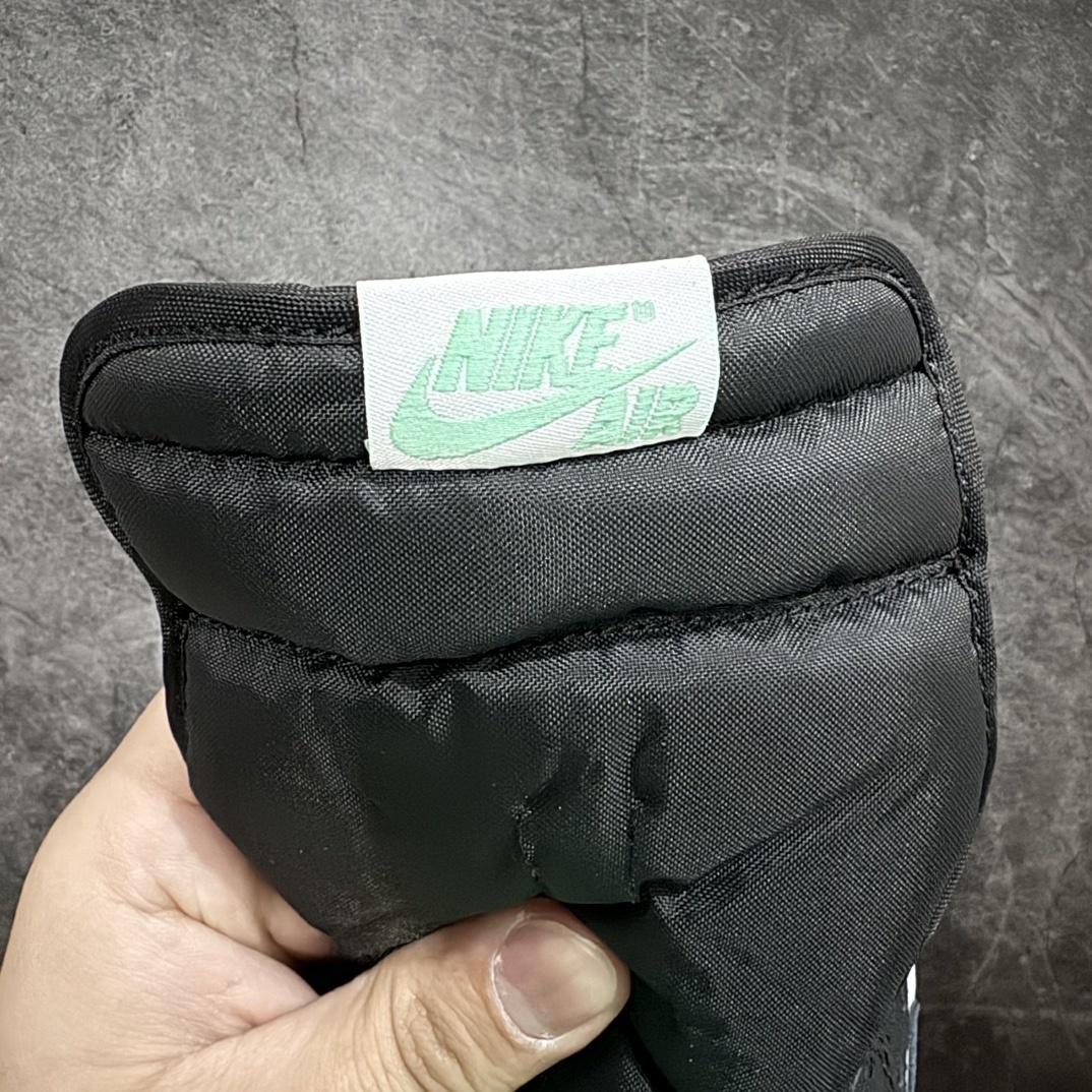 Nike Sneakers SH528406