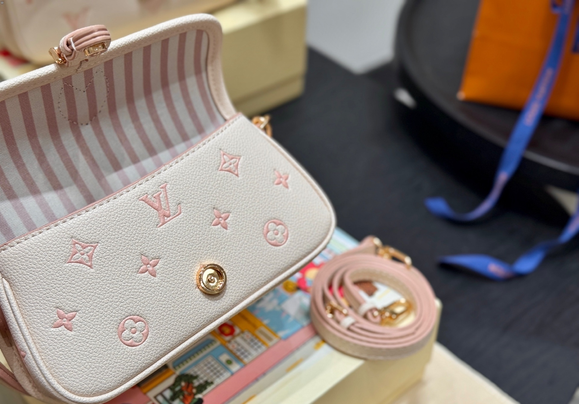 Louis Vuitton Bag BG868017