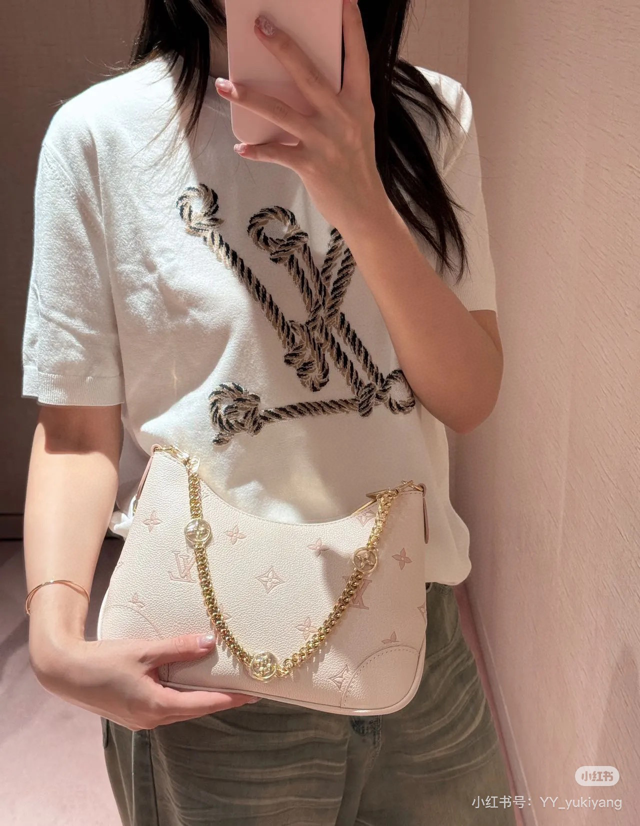 Louis Vuitton Bag BG868018