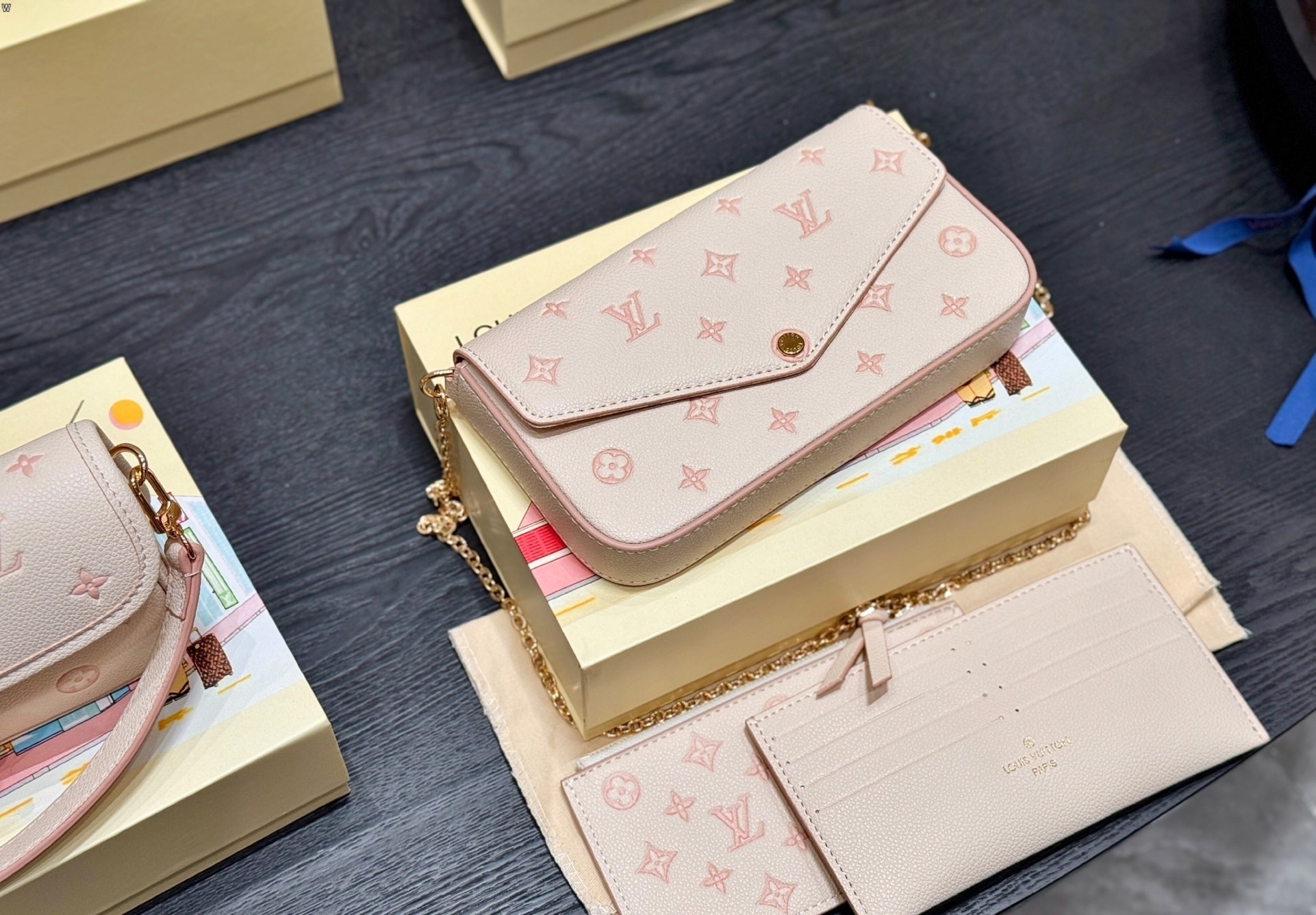 Louis Vuitton Bag BG868016
