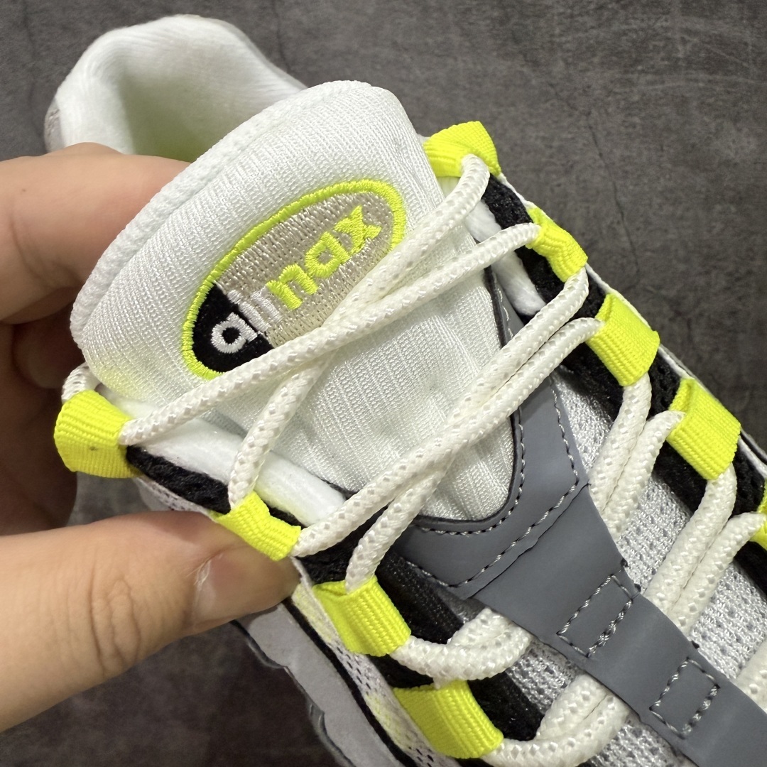 Nike Sneakers SH528012