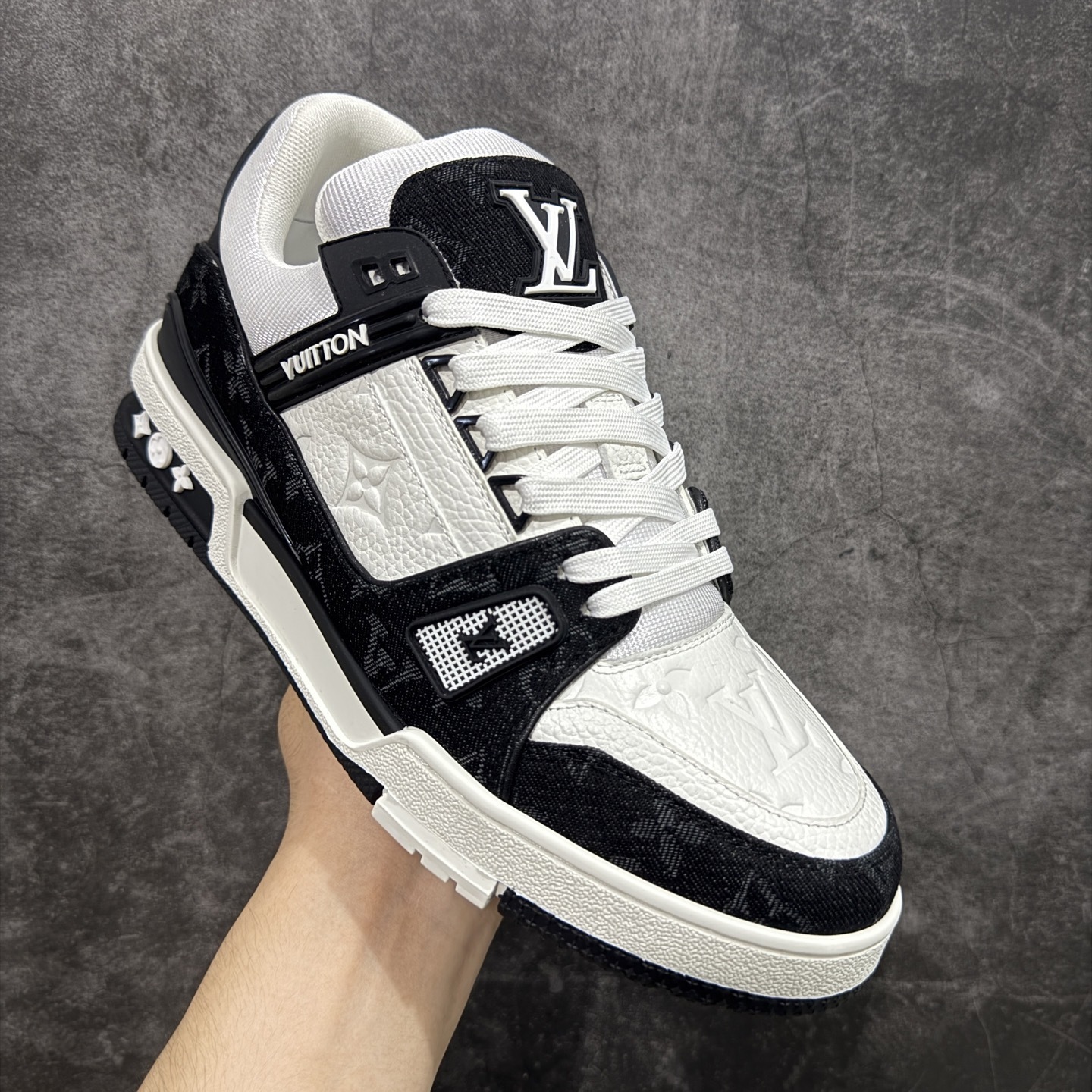 Louis Vuitton Sneakers T538004