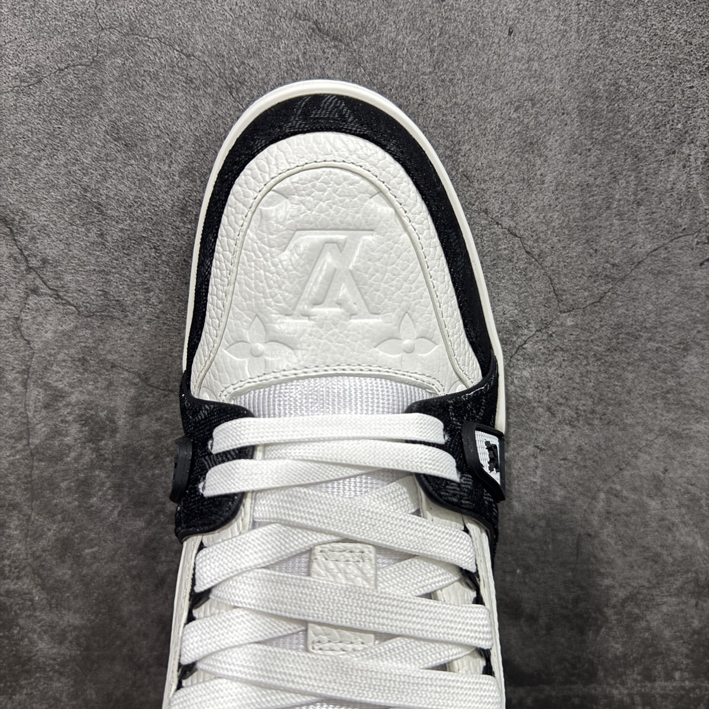 Louis Vuitton Sneakers T538004