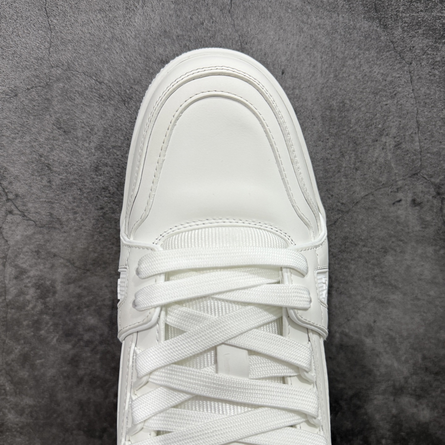 Louis Vuitton Sneakers T538008