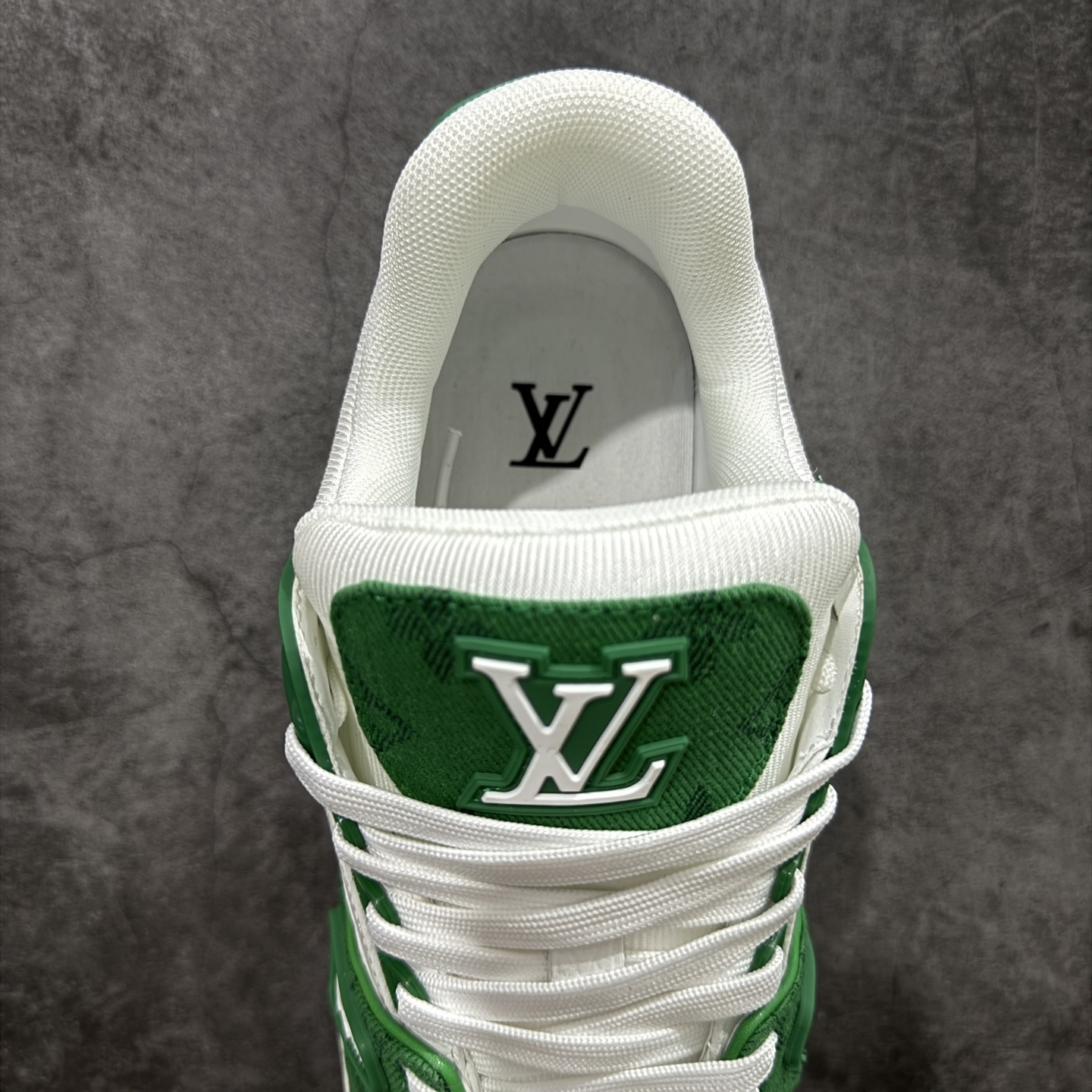 Louis Vuitton Sneakers T538009