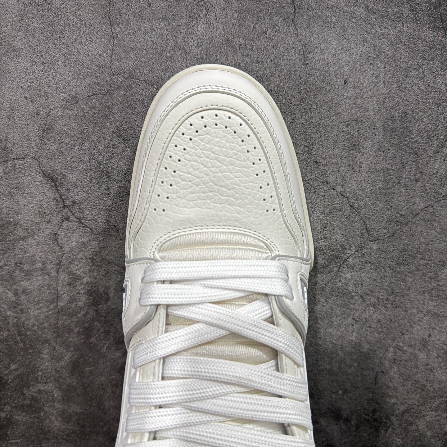 Louis Vuitton Sneakers T538002