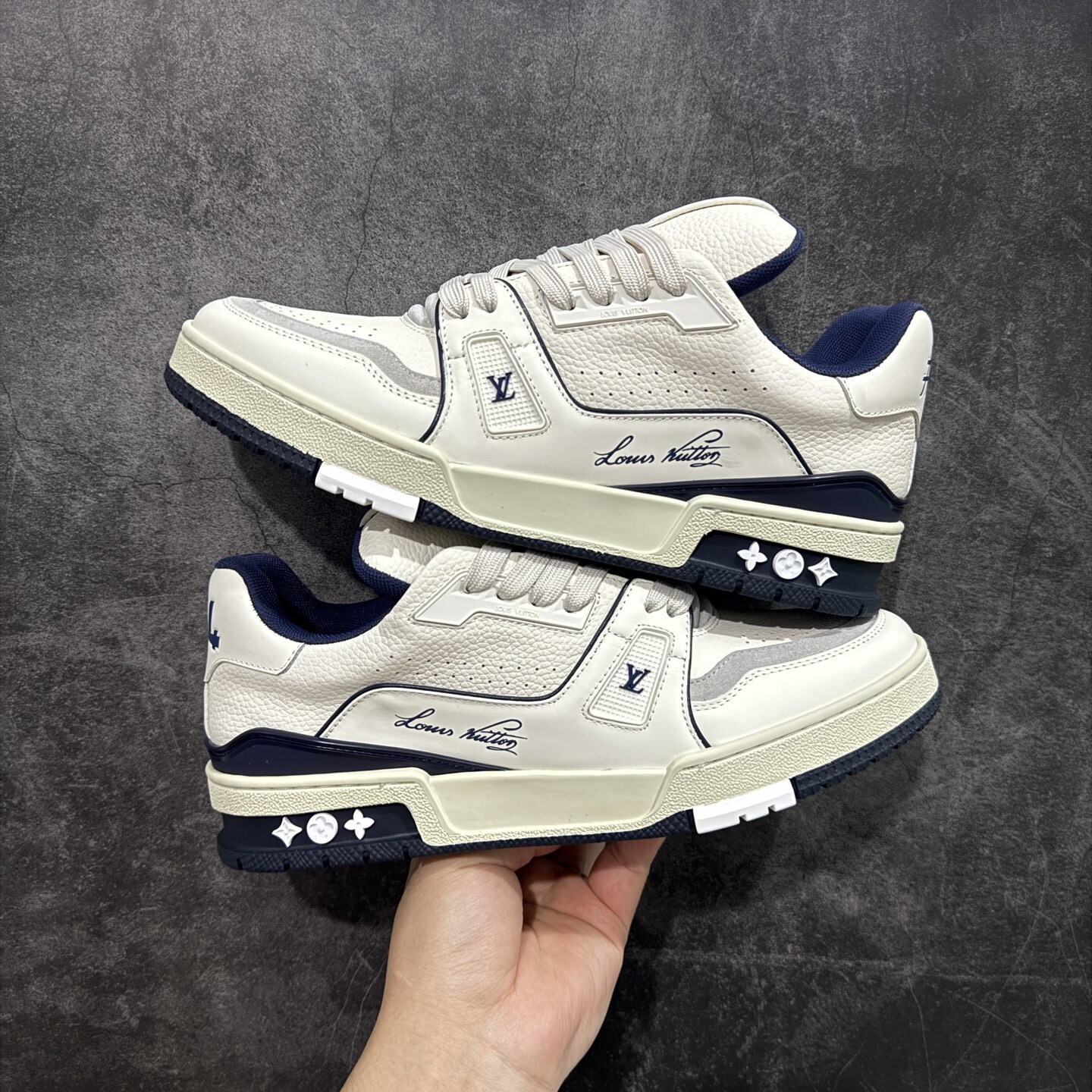 Louis Vuitton Sneakers T538006