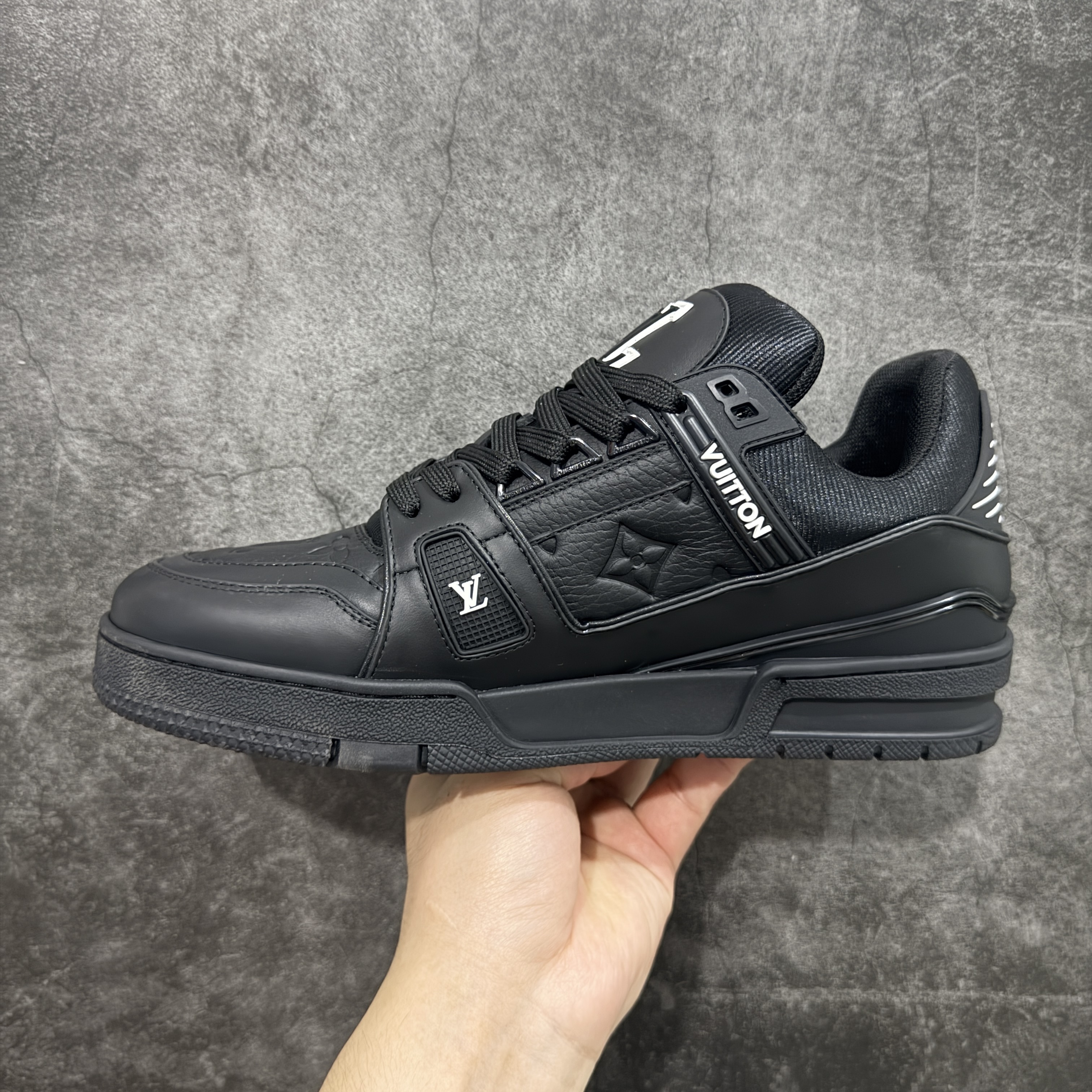 Louis Vuitton Sneakers T538007