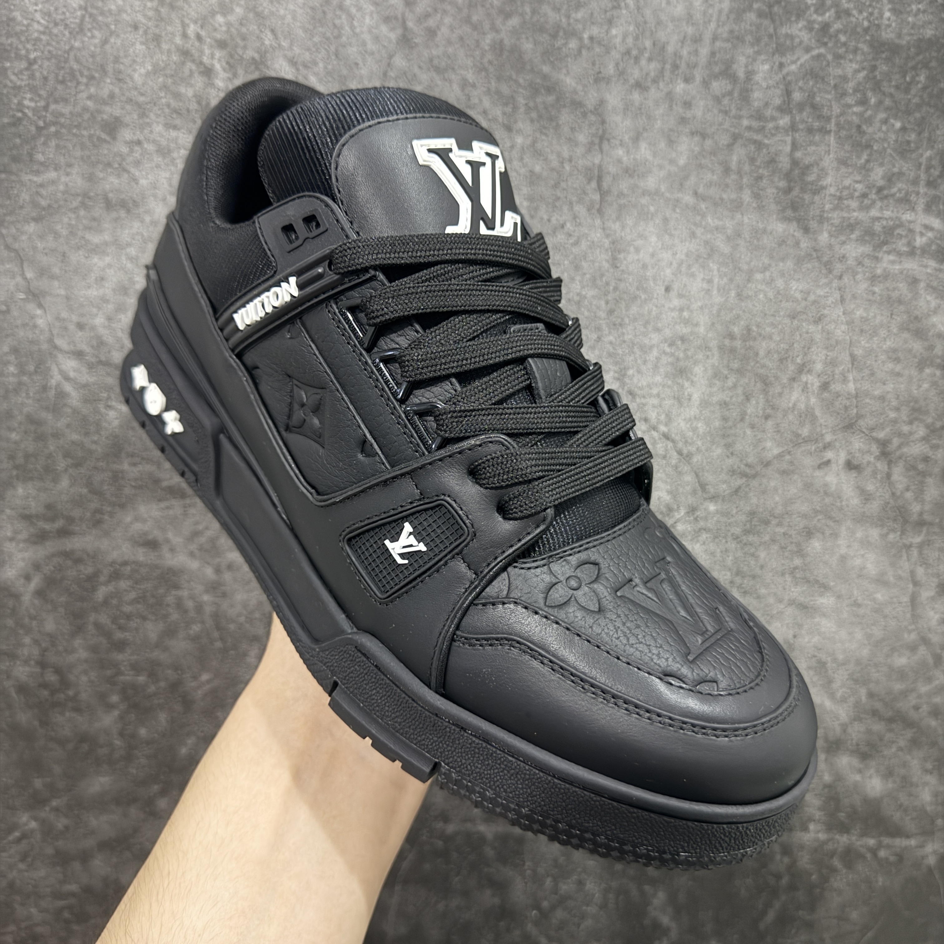 Louis Vuitton Sneakers T538007