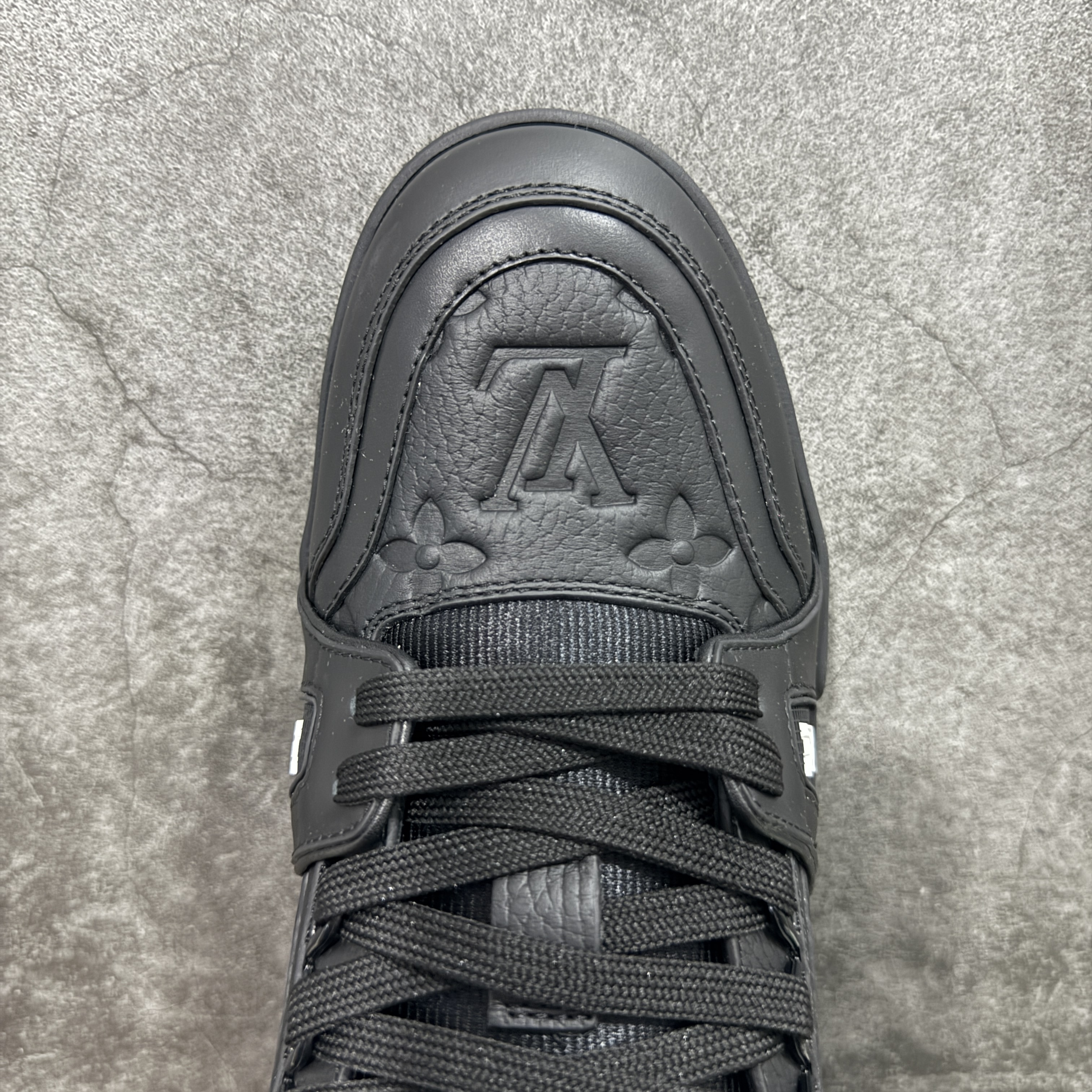 Louis Vuitton Sneakers T538007