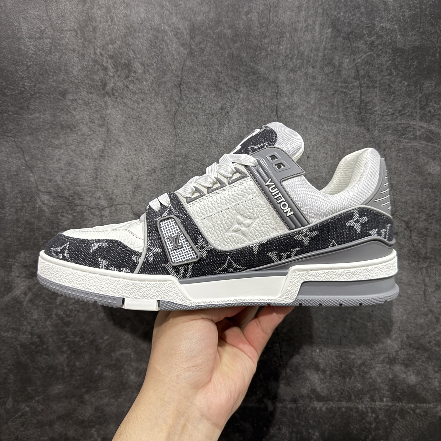 Louis Vuitton Sneakers T538003