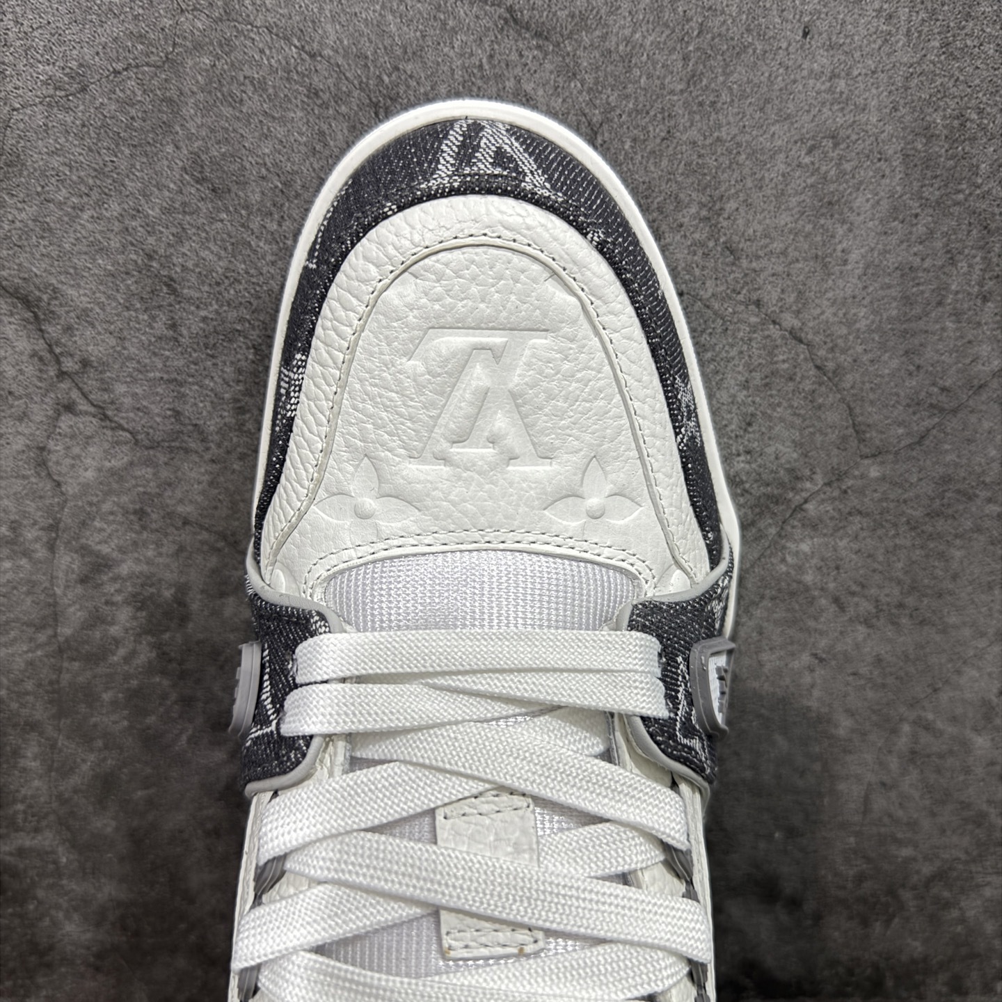 Louis Vuitton Sneakers T538003