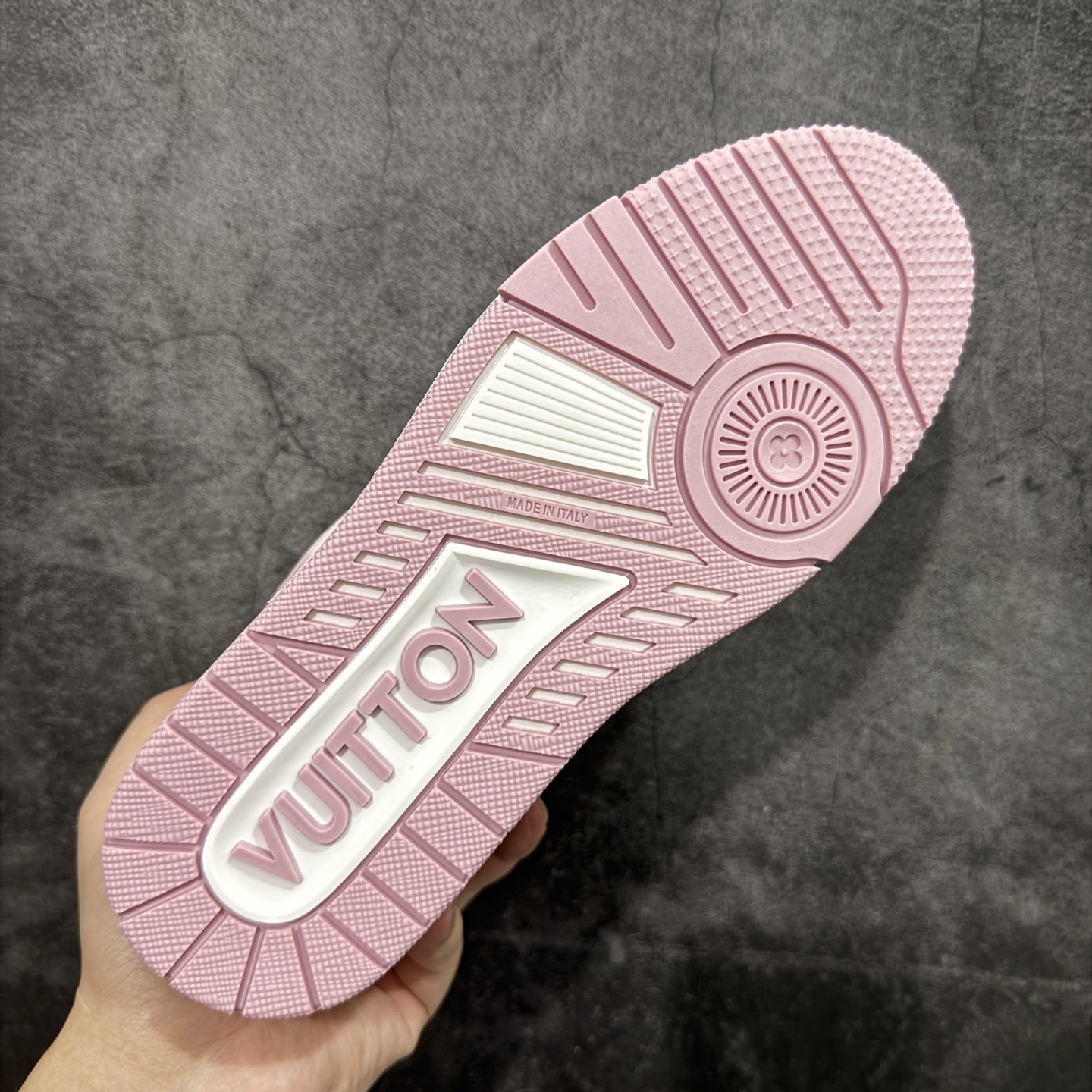 Louis Vuitton Sneakers T538005