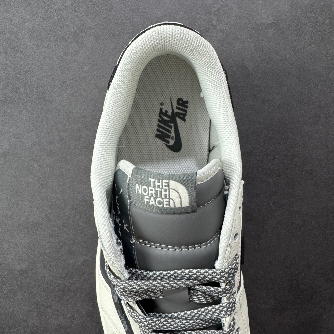 Jordan Sneakers SH528227