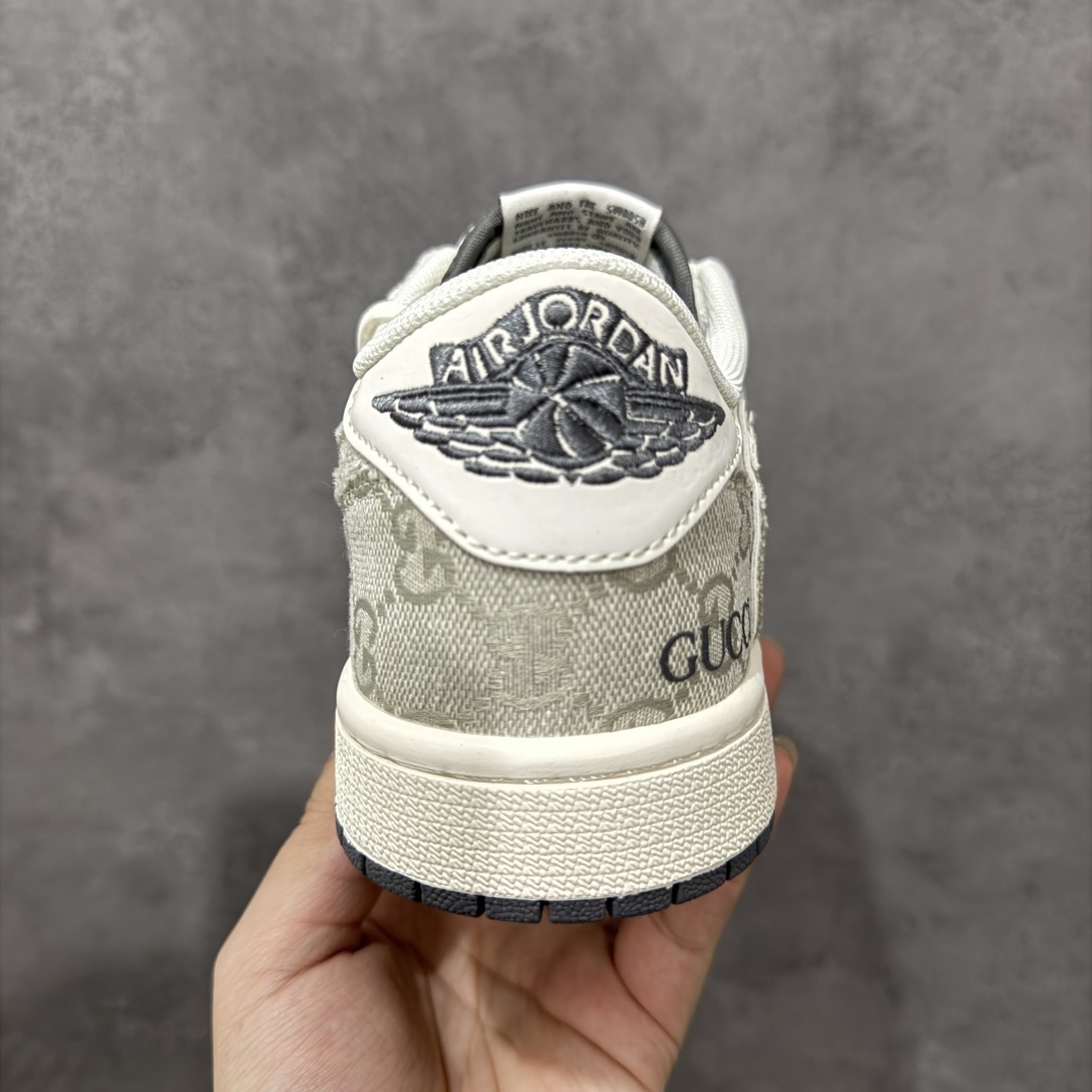 Jordan Sneakers SH528236